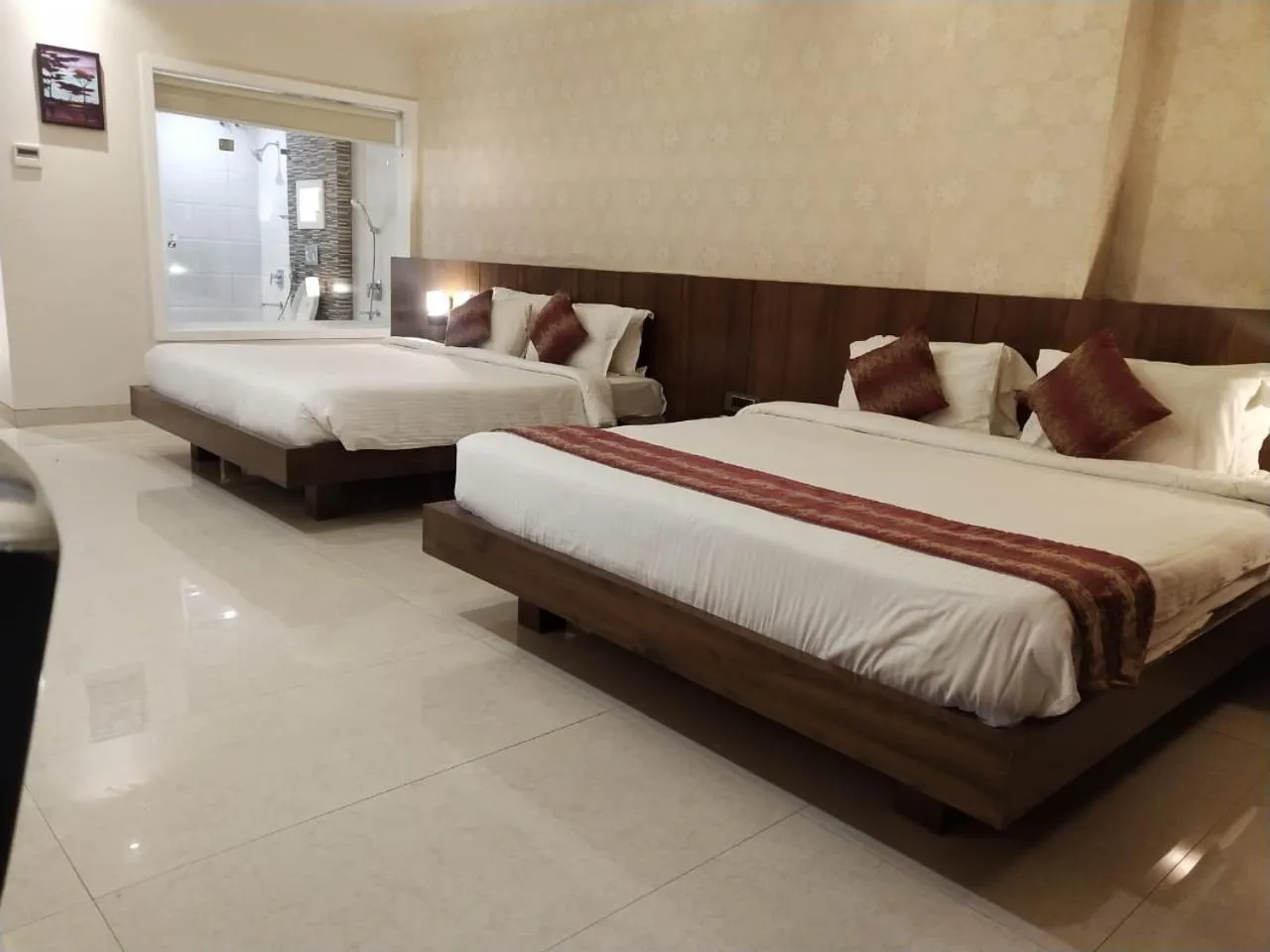 Bedroom in Hotel Kanha’s Palm Springs