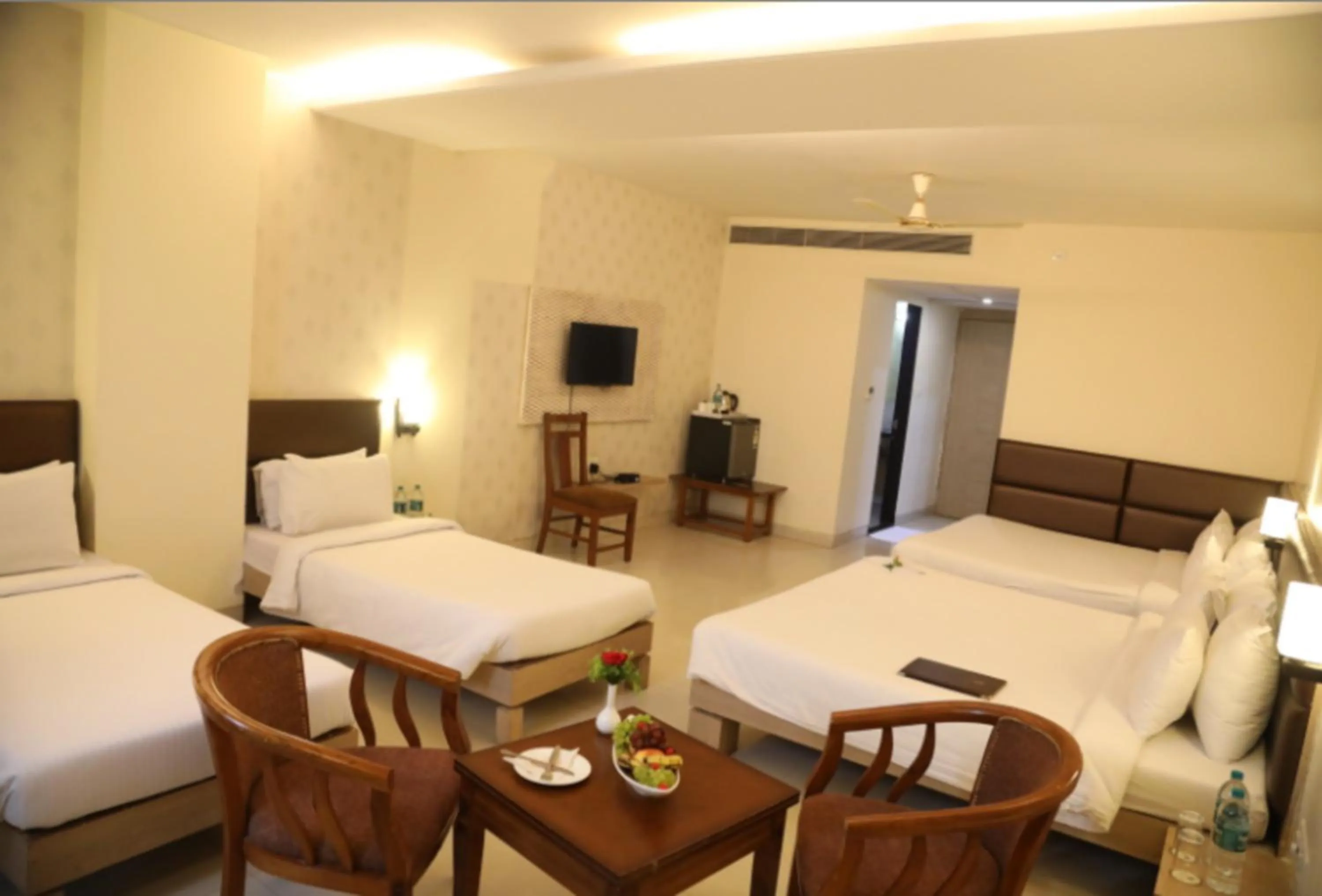 Bedroom in Hotel Kanha’s Palm Springs