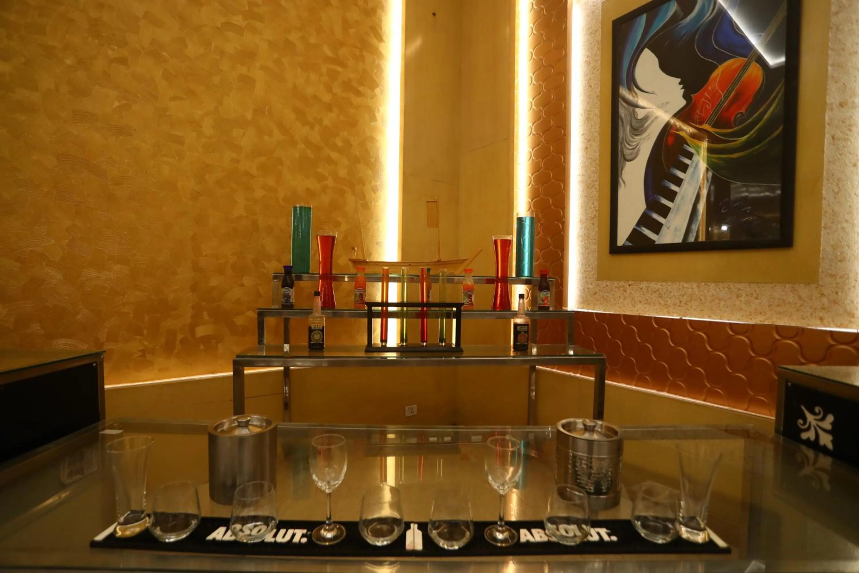 Dining area in Hotel Kanha’s Palm Springs