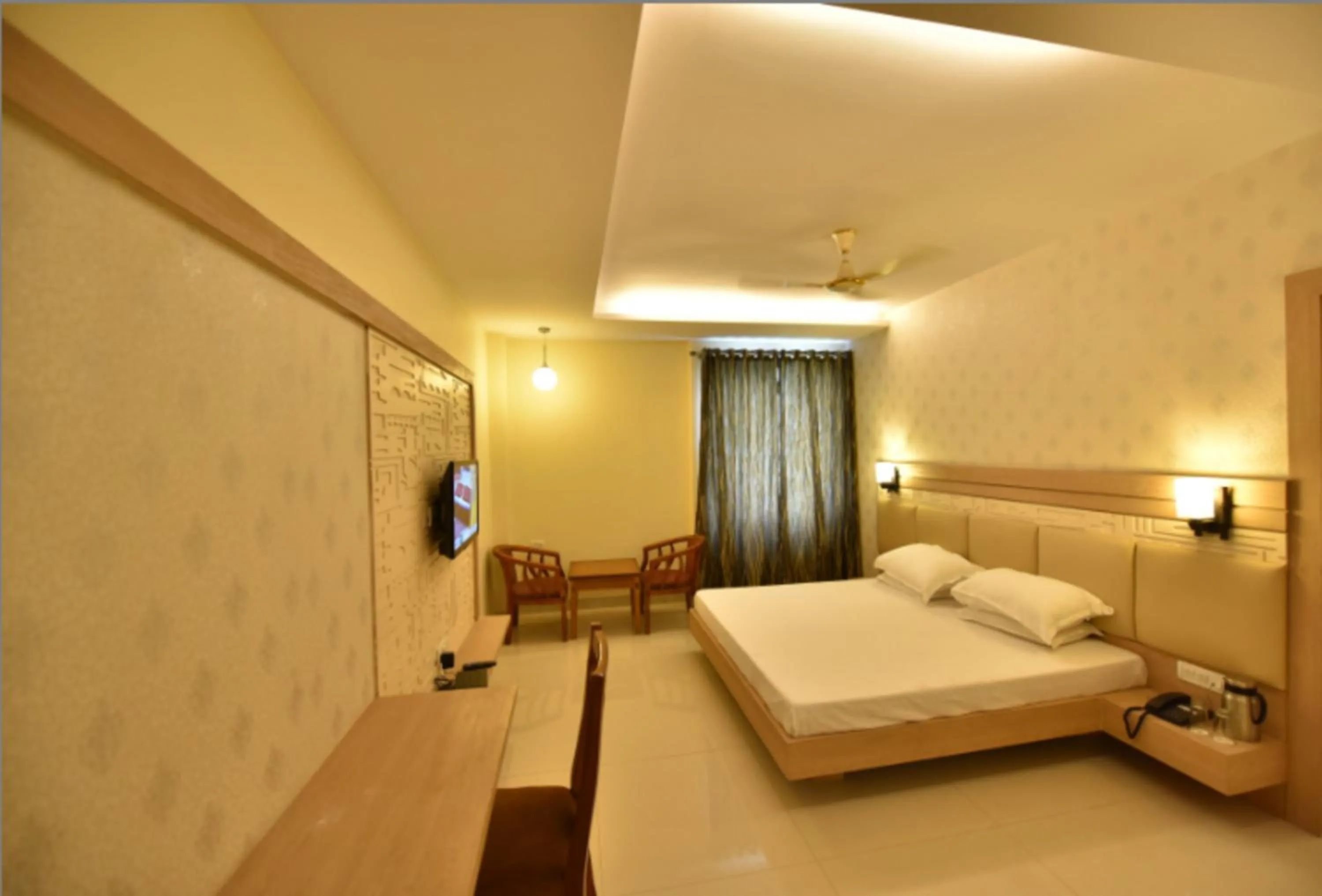 Bedroom in Hotel Kanha’s Palm Springs