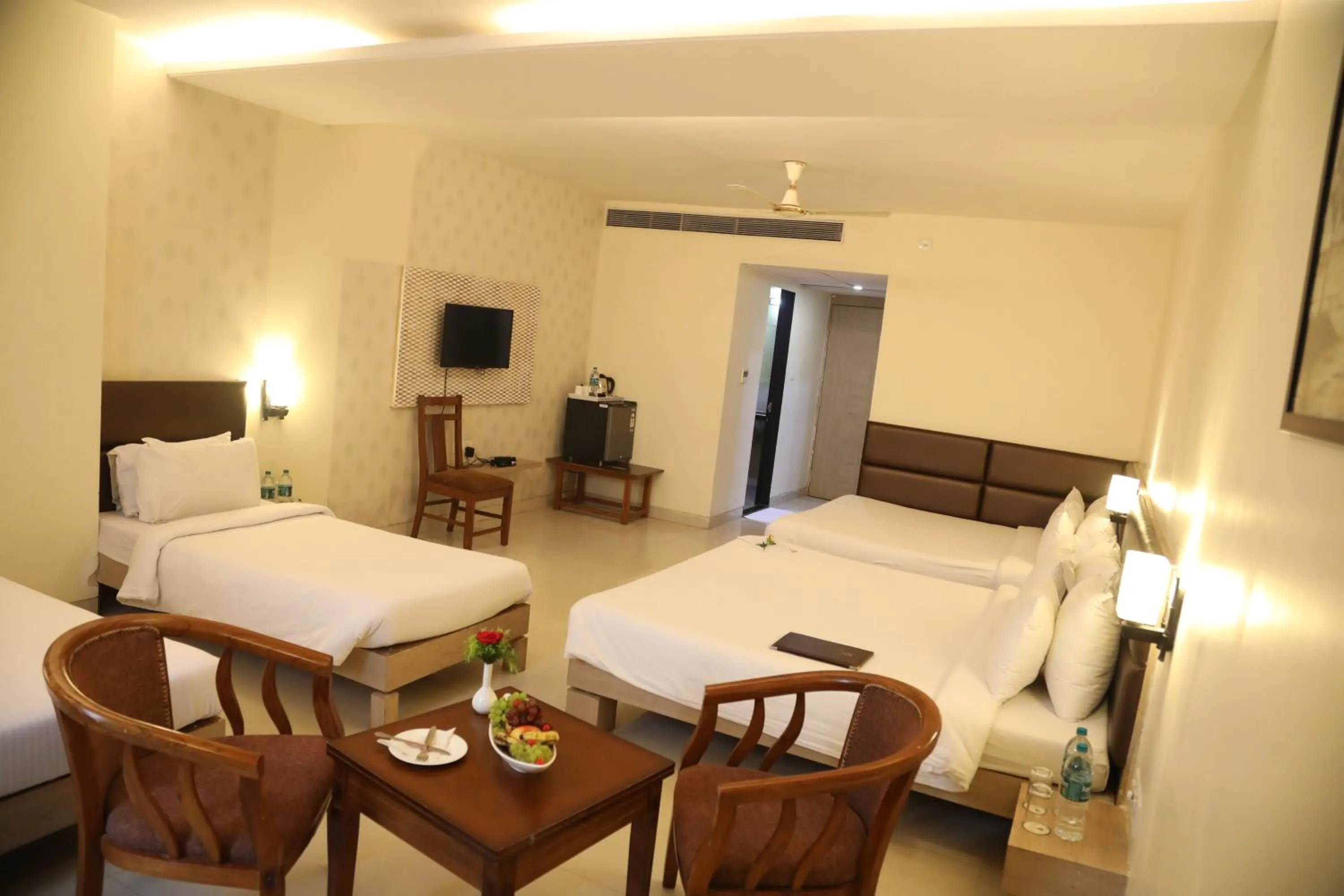 Bedroom in Hotel Kanha’s Palm Springs