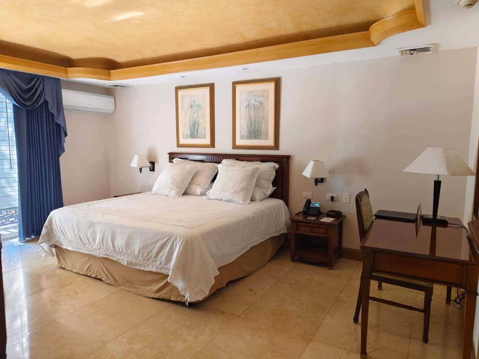 Bed in Hotel Hacienda Real