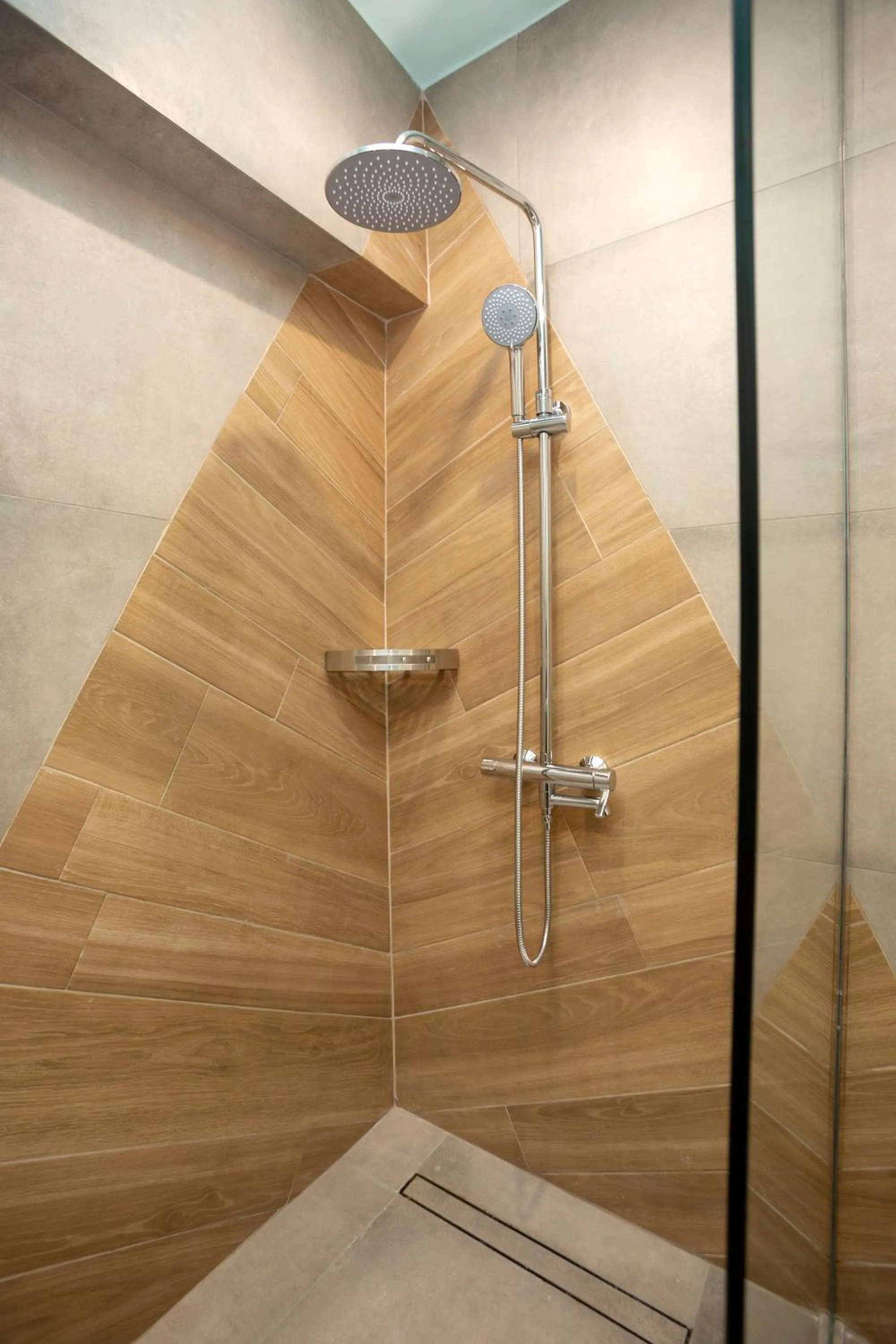 Shower in The Frogs_Guest House