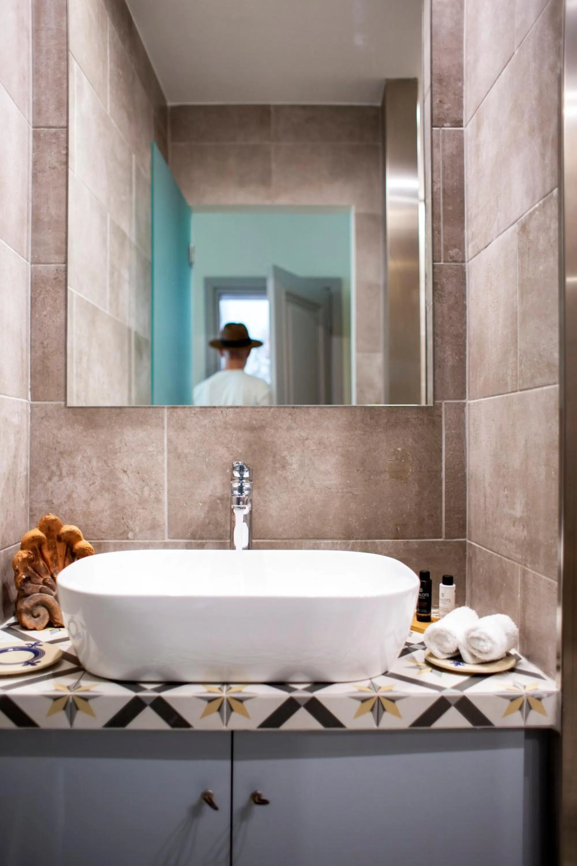 The Frogs_Guest House