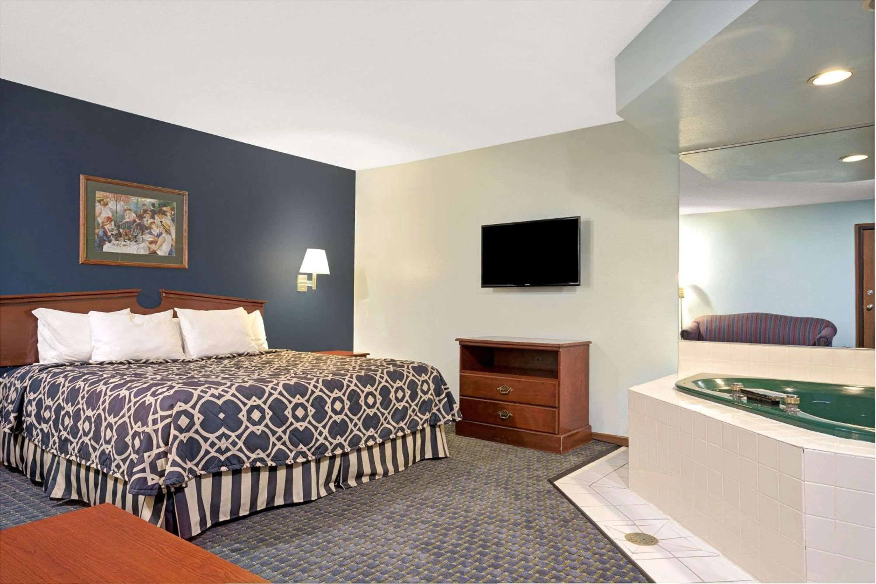 Photo of the whole room, Bed in Super 8 by Wyndham Hudson