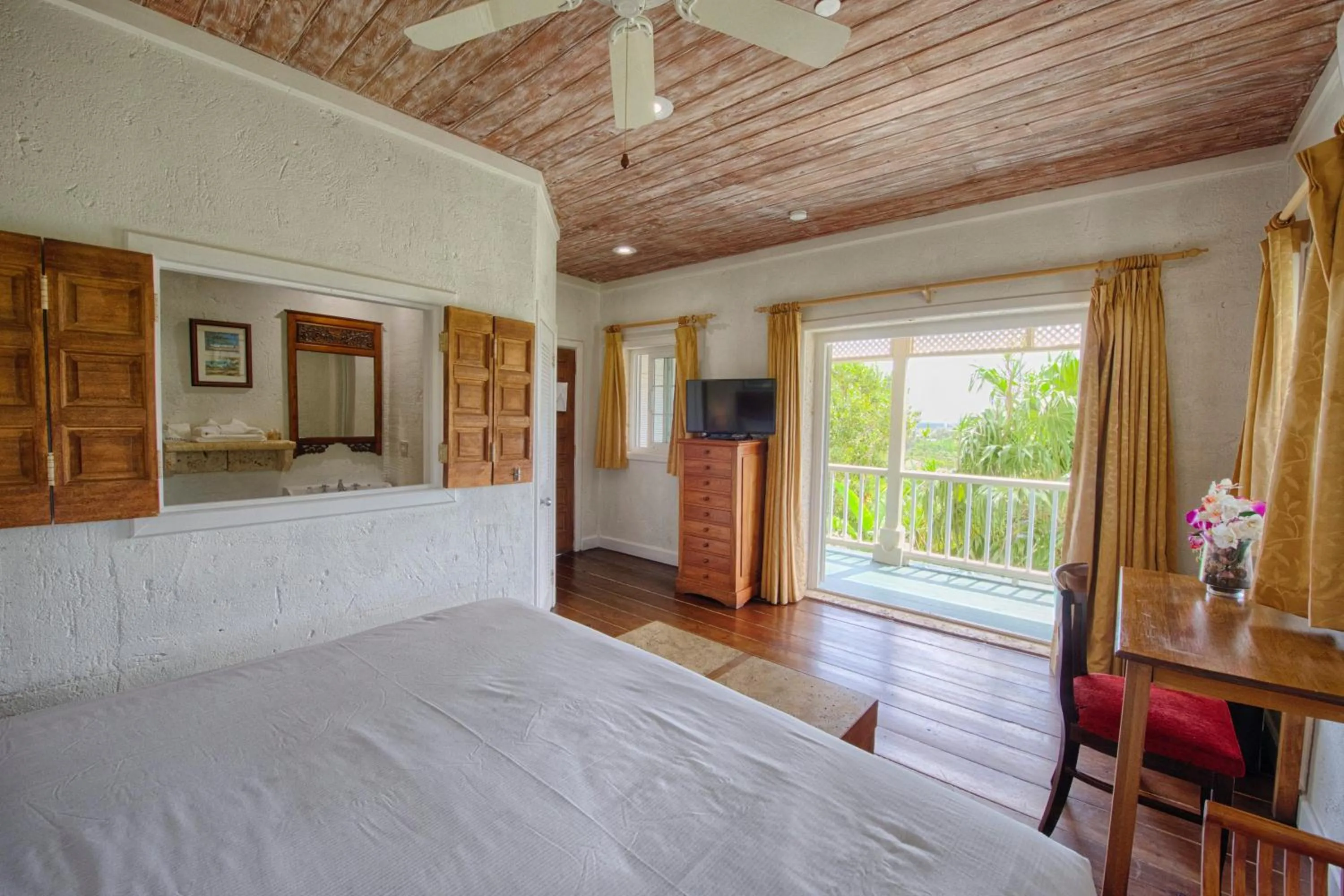 Bed in A Stone's Throw Away