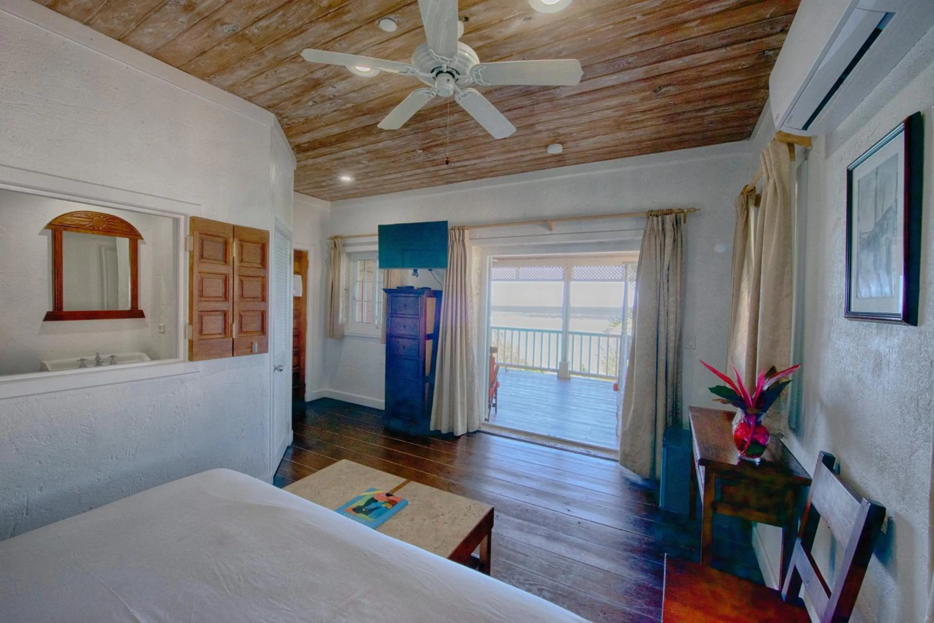 Photo of the whole room, Bed in A Stone's Throw Away