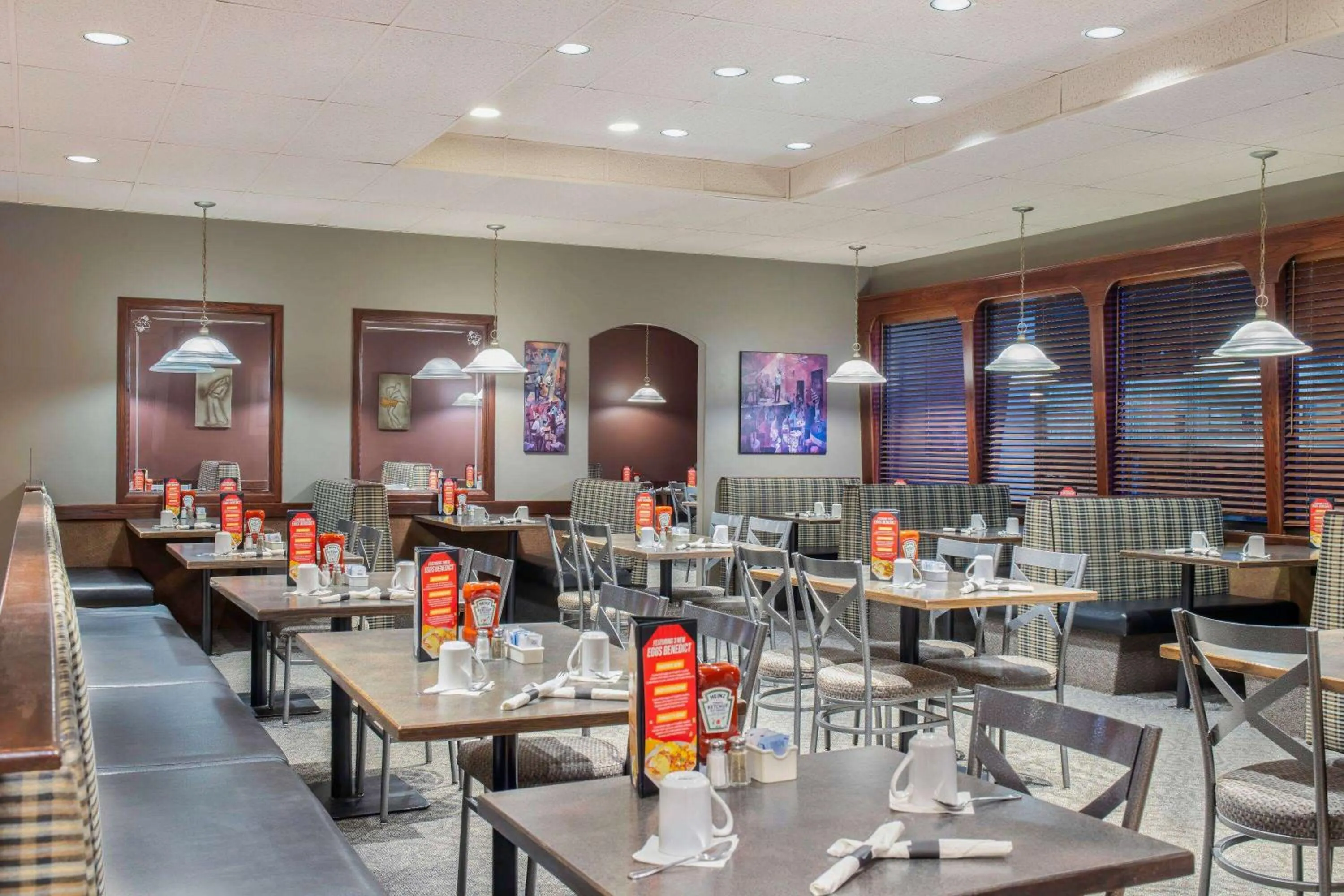 Restaurant/places to eat in Days Inn & Conference Centre by Wyndham Camrose Norsemen