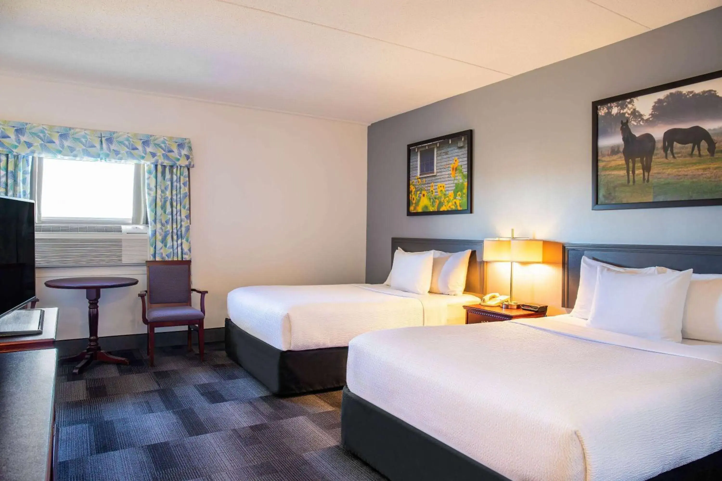 Queen Room with Two Queen beds and Twin Bed - Non-Smoking in Days Inn & Conference Centre by Wyndham Camrose Norsemen Queen Room with Two Queen beds and Twin Bed - Non-Smoking in Days Inn & Conference Centre by Wyndham Camrose Norsemen