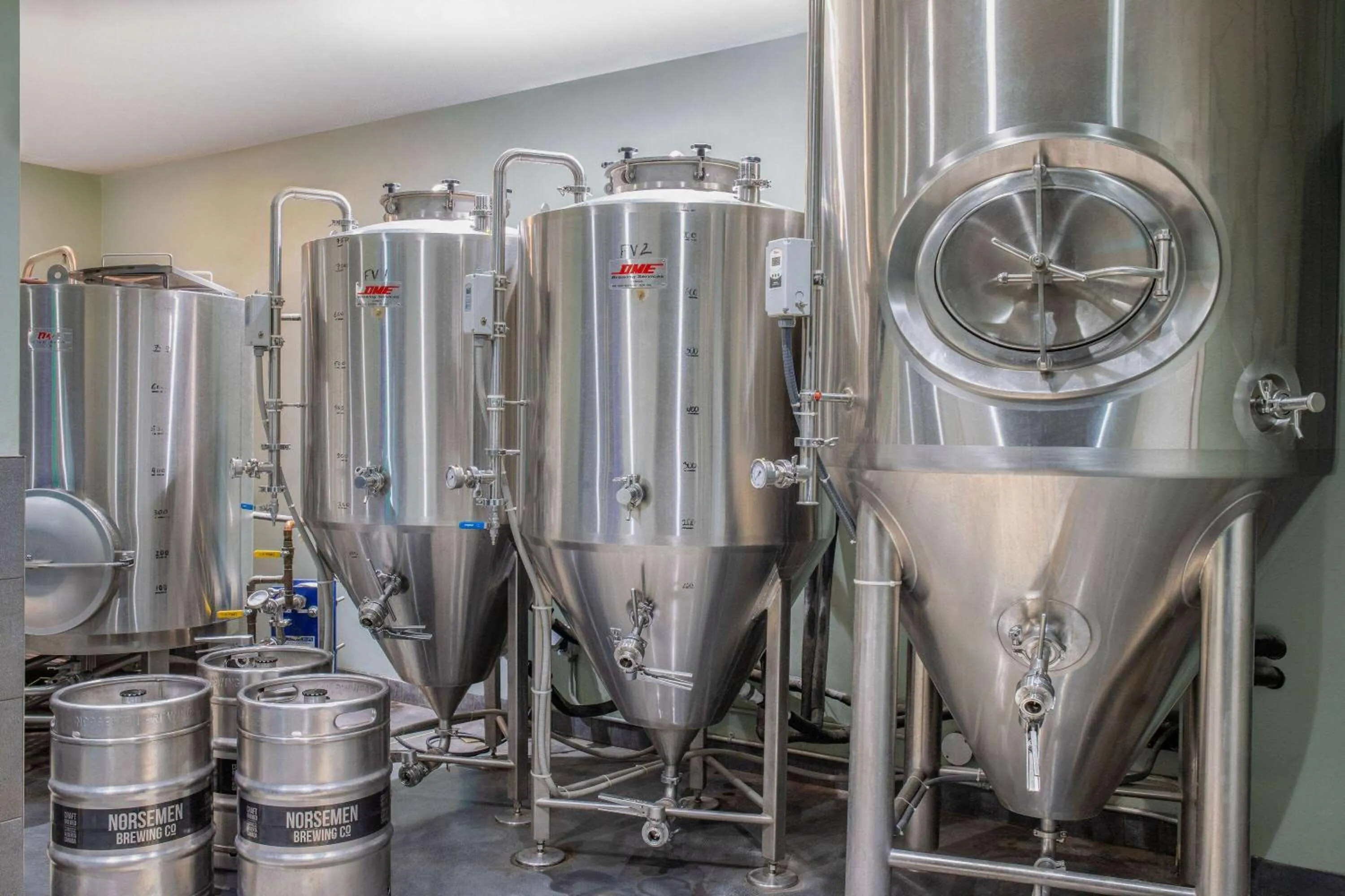 Lounge or bar in Days Inn & Conference Centre by Wyndham Camrose Norsemen