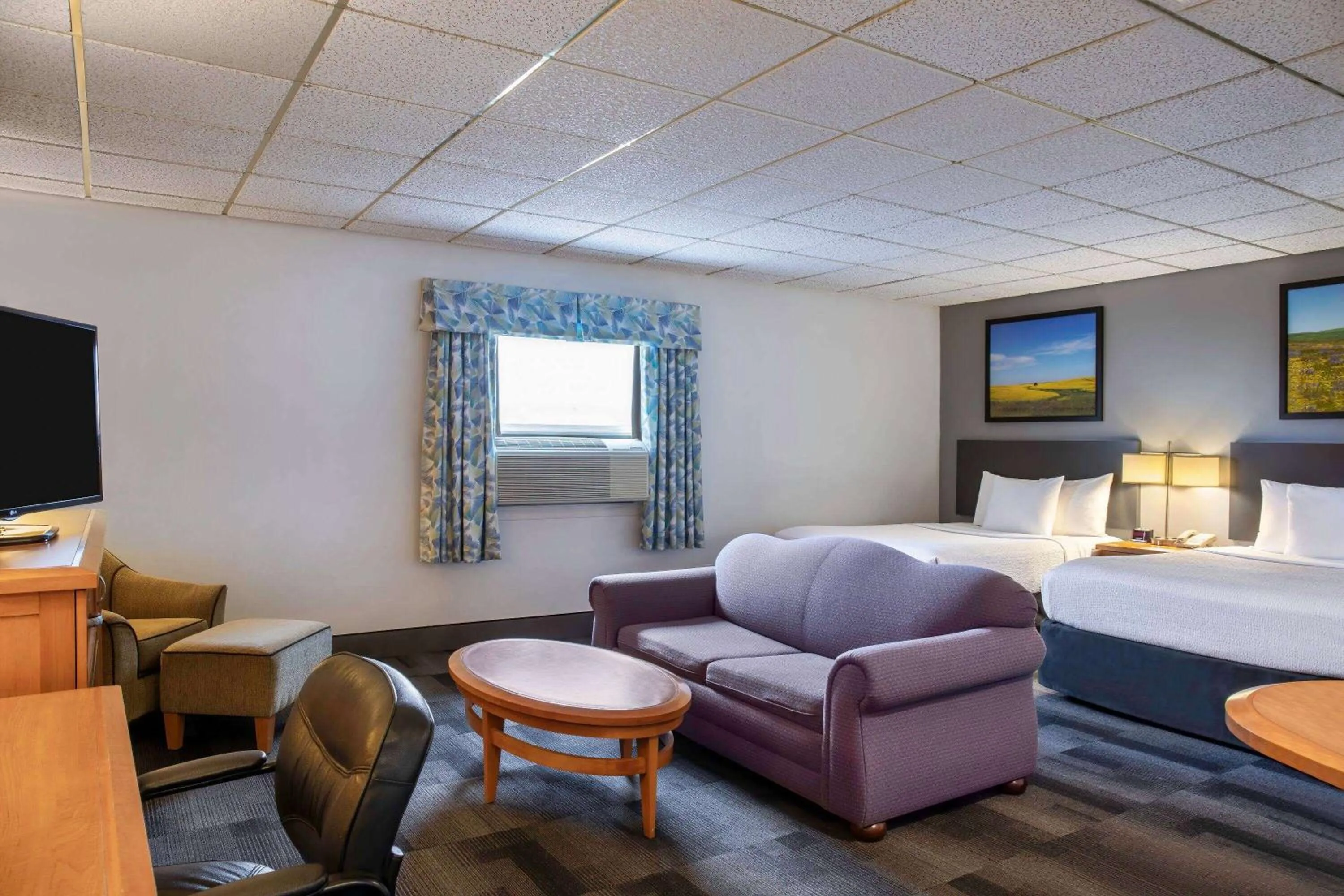 Bed in Days Inn & Conference Centre by Wyndham Camrose Norsemen