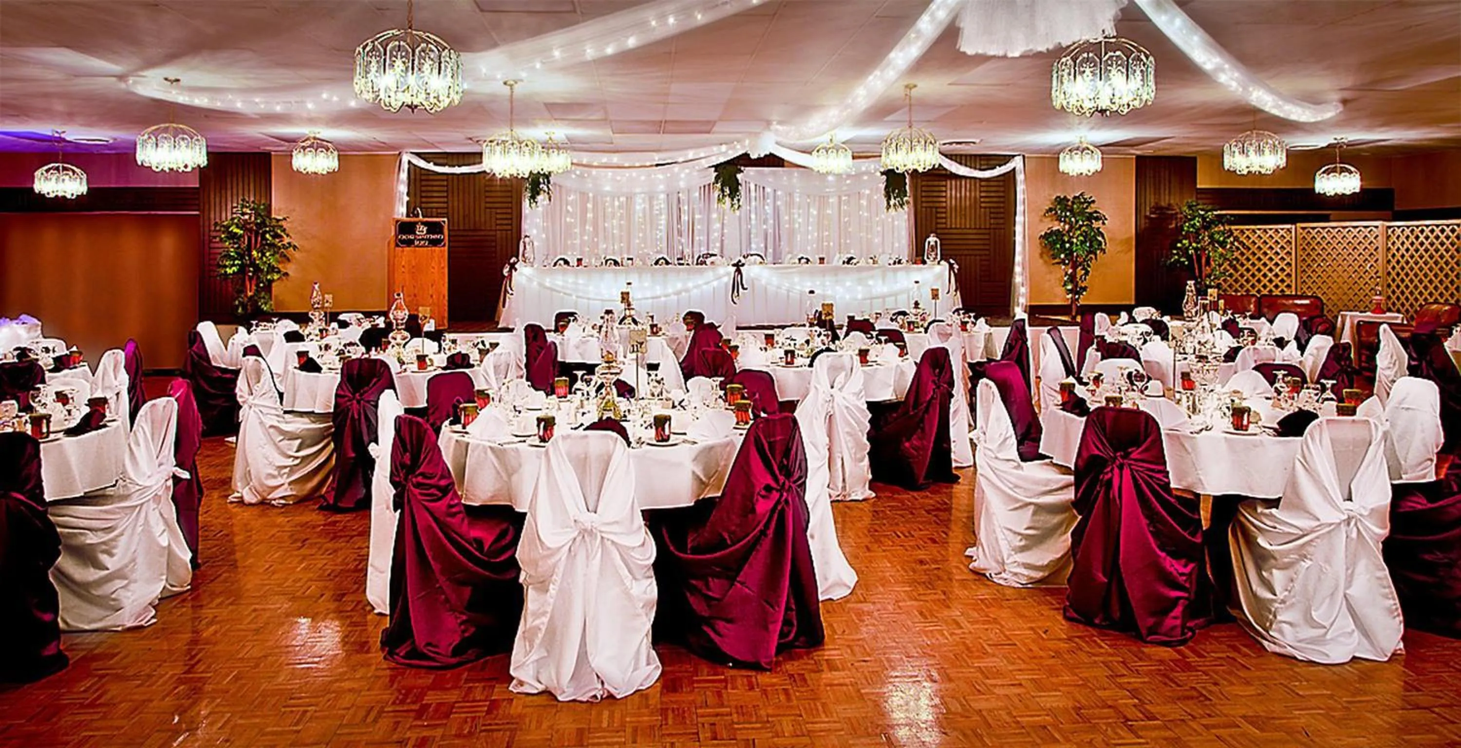 Food and drinks in Days Inn & Conference Centre by Wyndham Camrose Norsemen