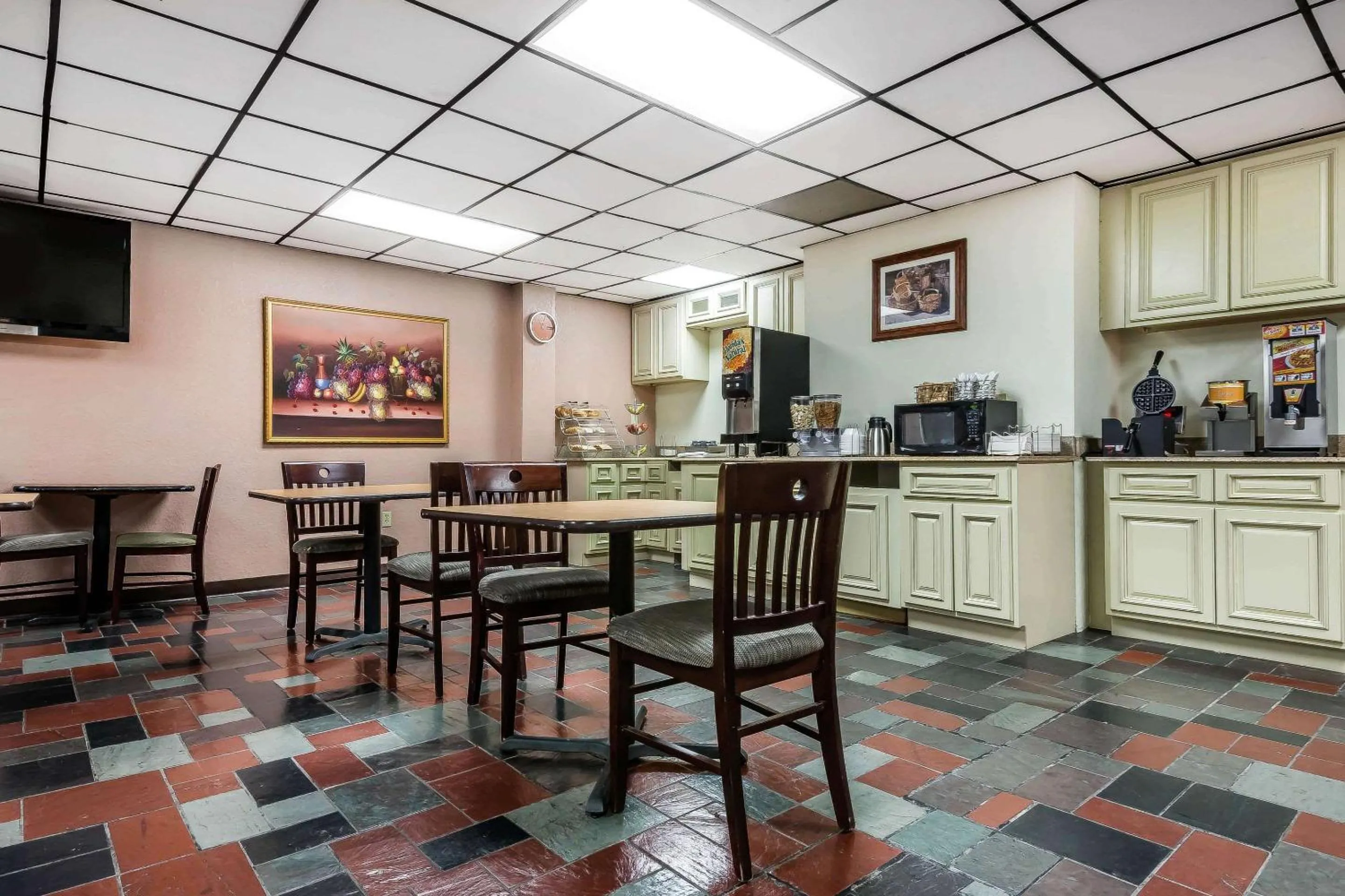 Restaurant/places to eat in Quality Inn & Suites Binghamton Vestal