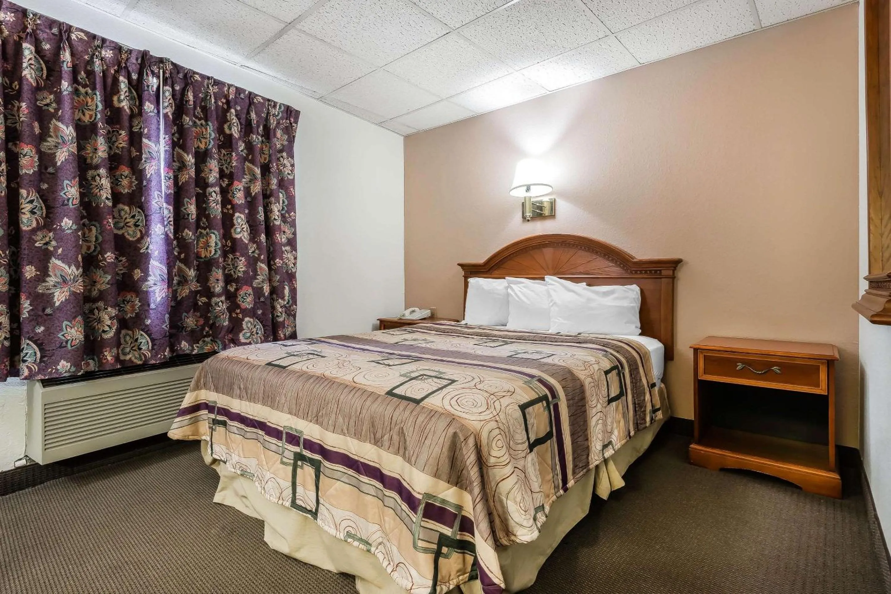 Photo of the whole room, Bed in Quality Inn & Suites Binghamton Vestal