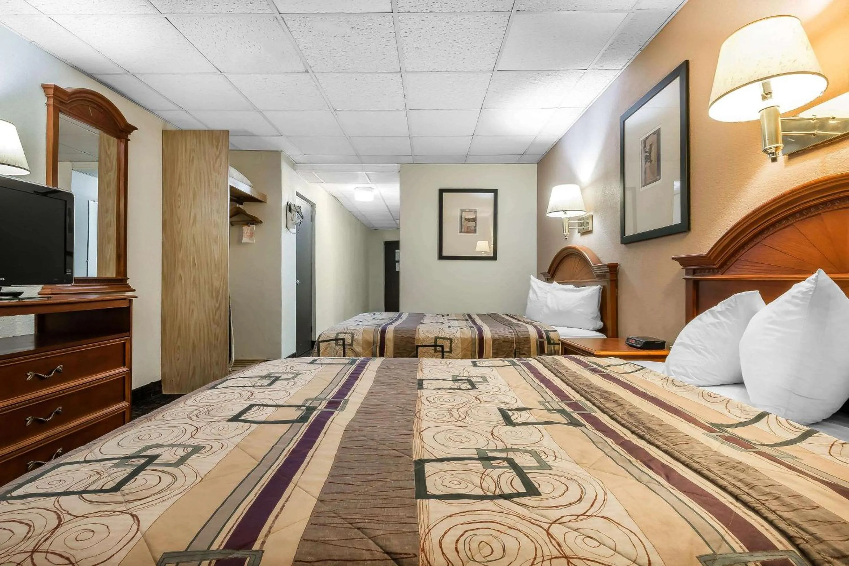 Photo of the whole room, Bed in Quality Inn & Suites Binghamton Vestal