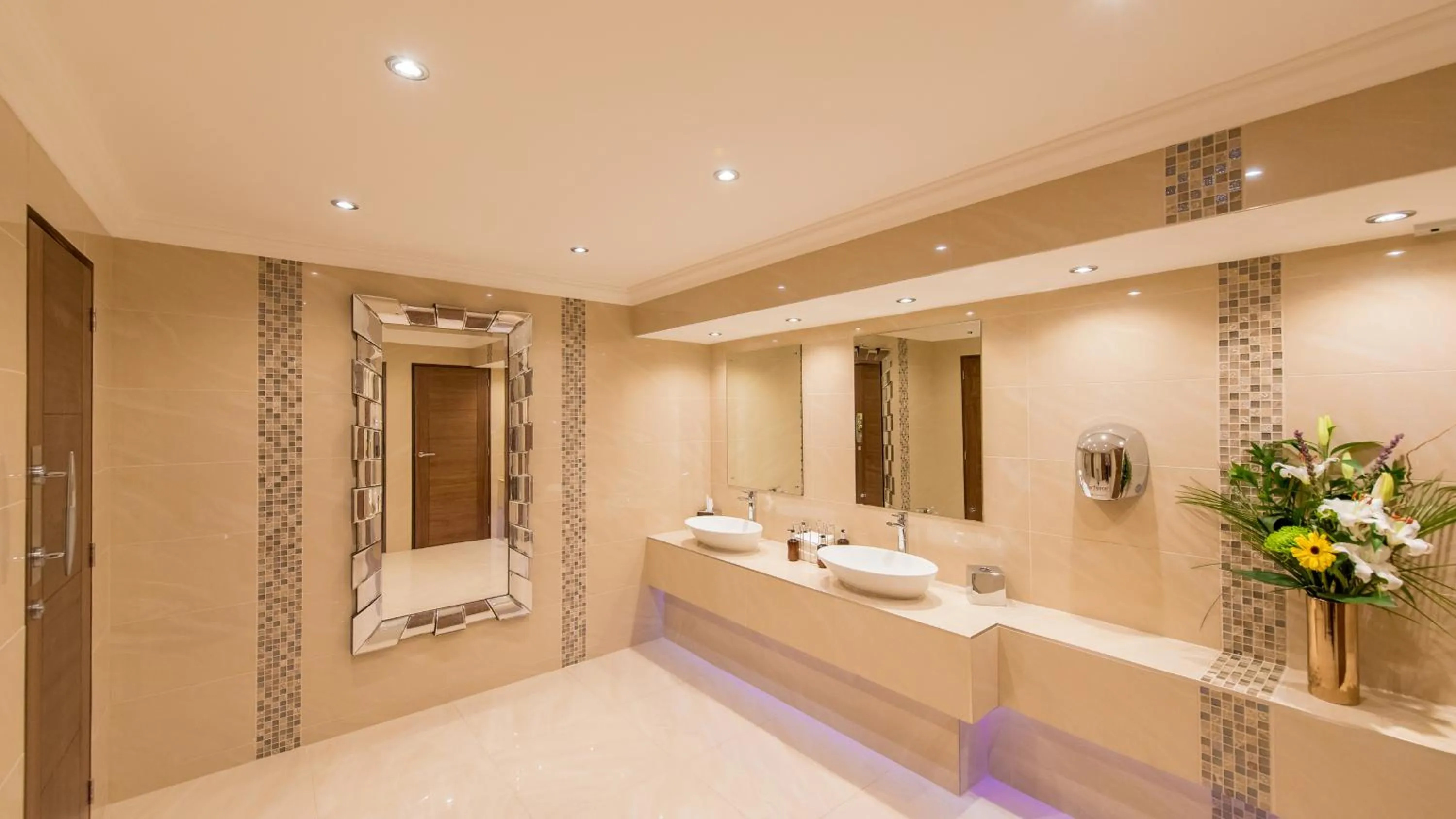 Area and facilities in The Victoria Hotel & Source Spa