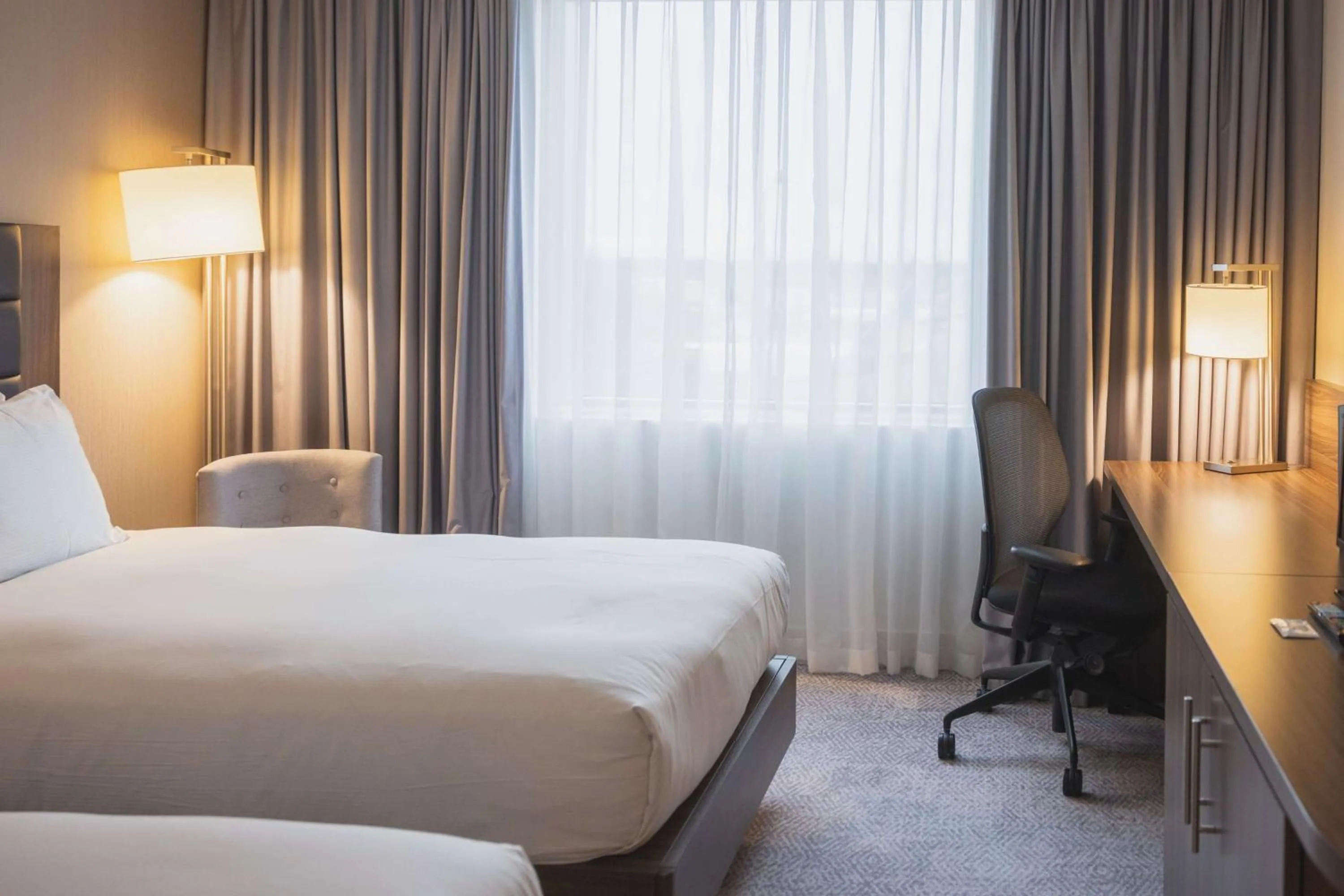 Bedroom, Bed in Hilton Garden Inn Birmingham Airport Uk