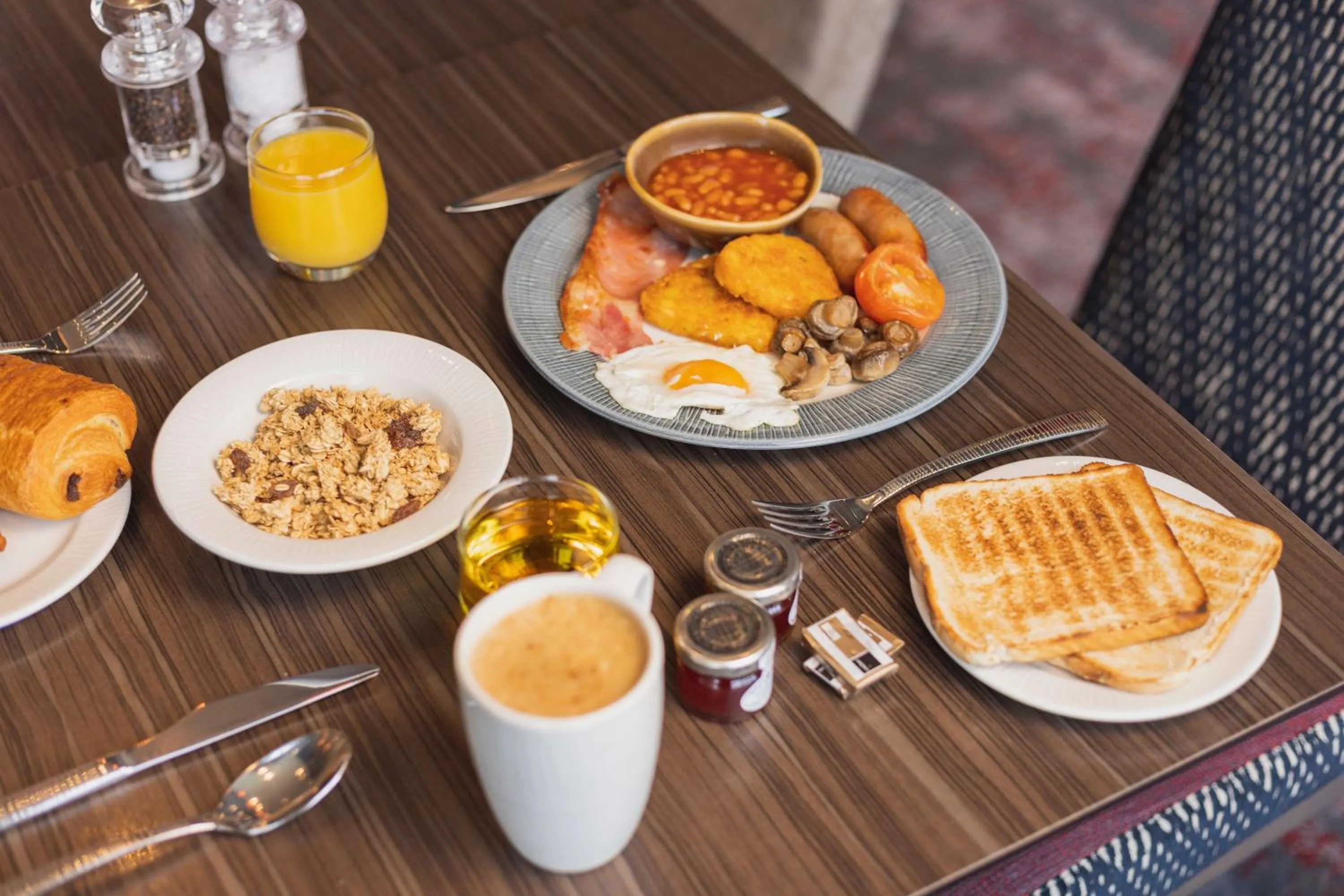 Breakfast in Hilton Garden Inn Birmingham Airport Uk