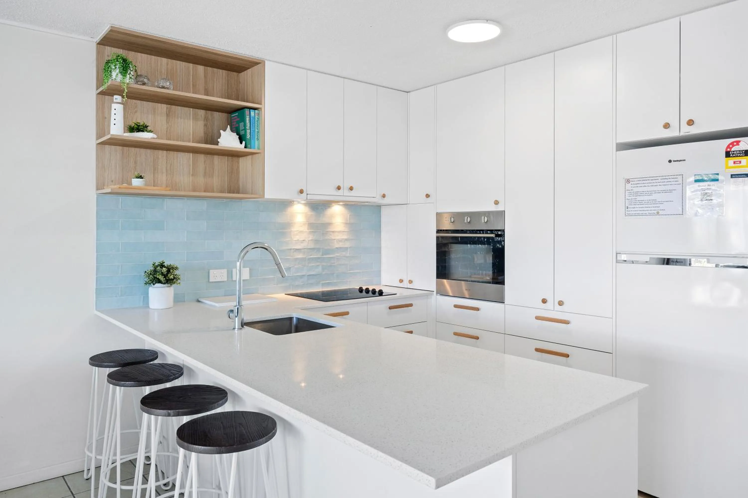 Kitchen or kitchenette in Coral Sea Apartments