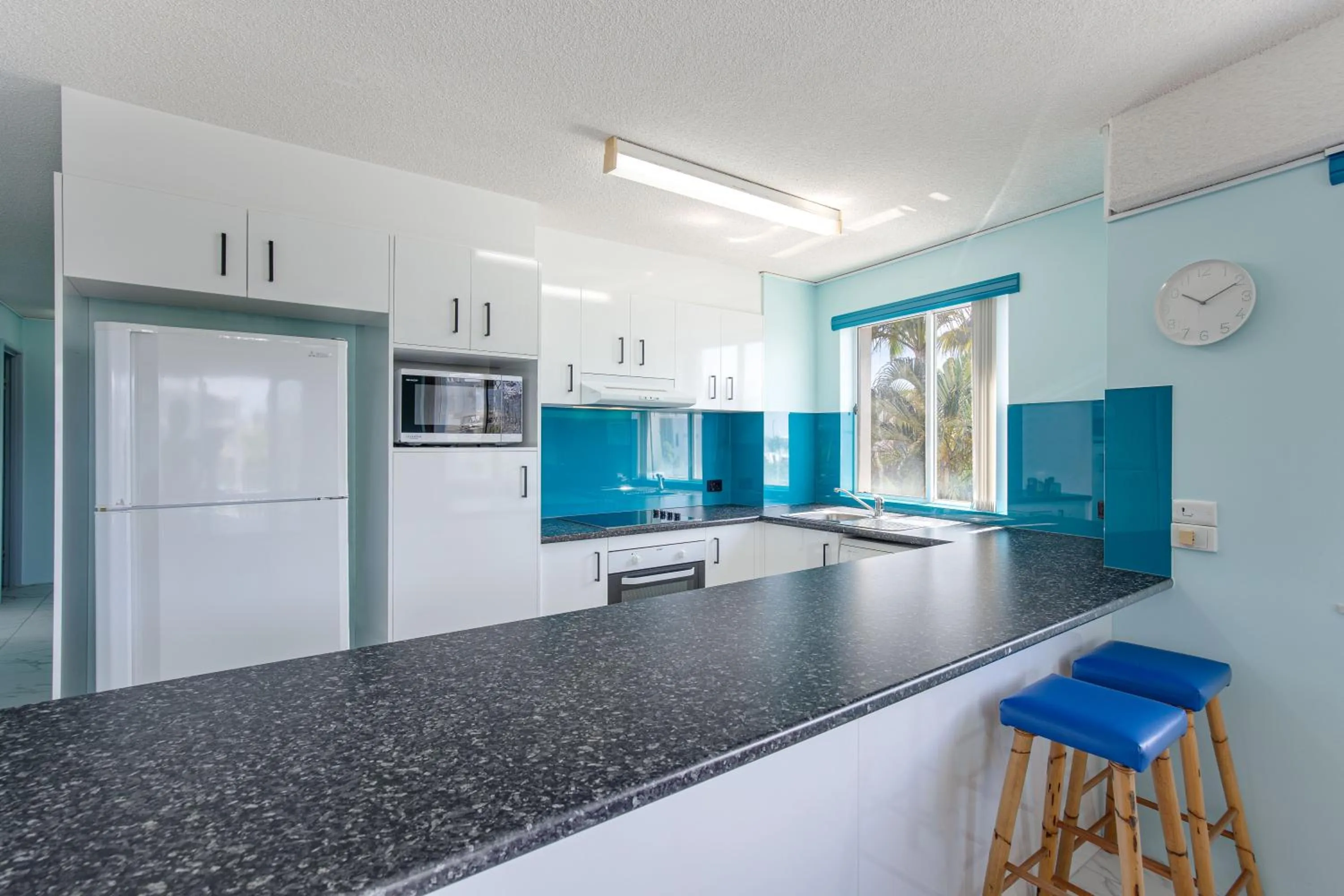 Kitchen or kitchenette in Coral Sea Apartments