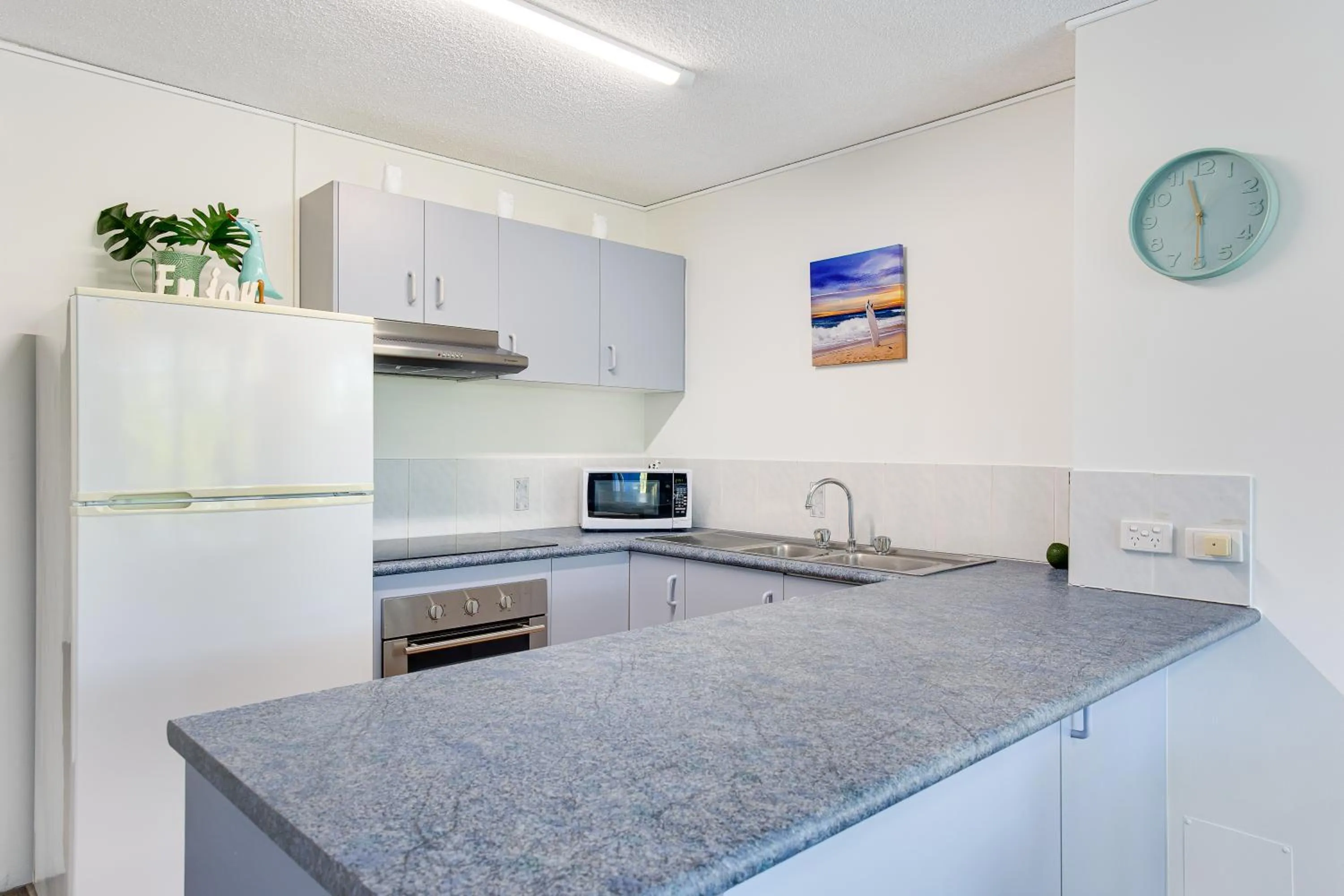 Kitchen or kitchenette in Coral Sea Apartments