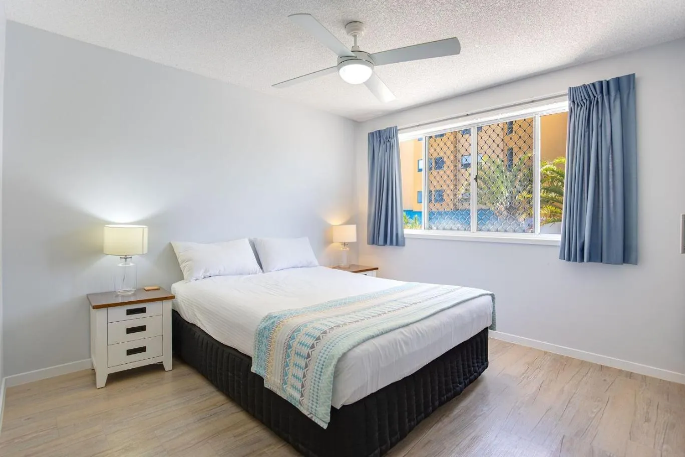 Bedroom, Bed in Coral Sea Apartments