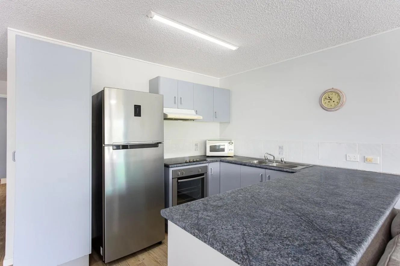 Kitchen or kitchenette in Coral Sea Apartments