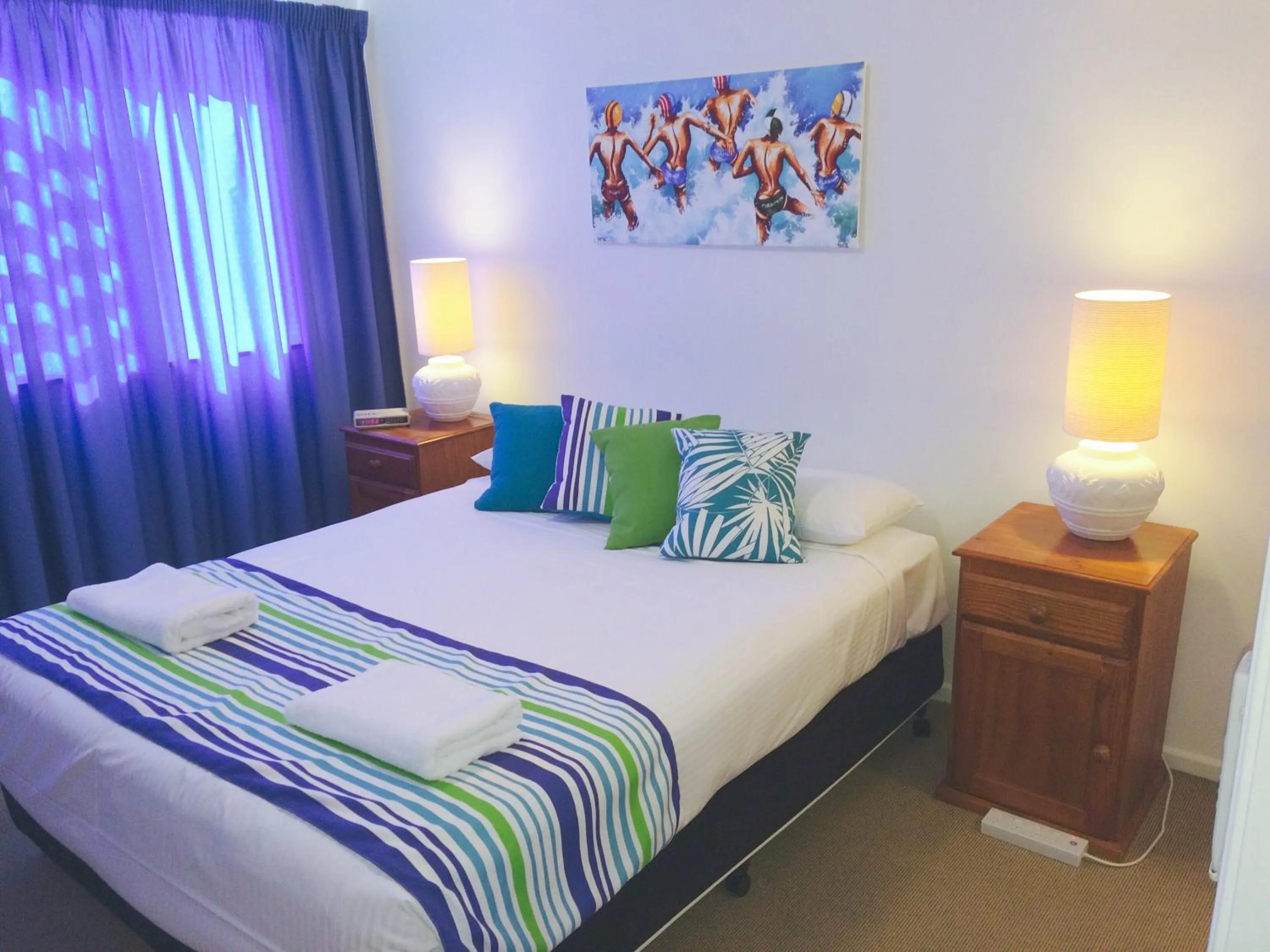 Bedroom, Bed in Coral Sea Apartments