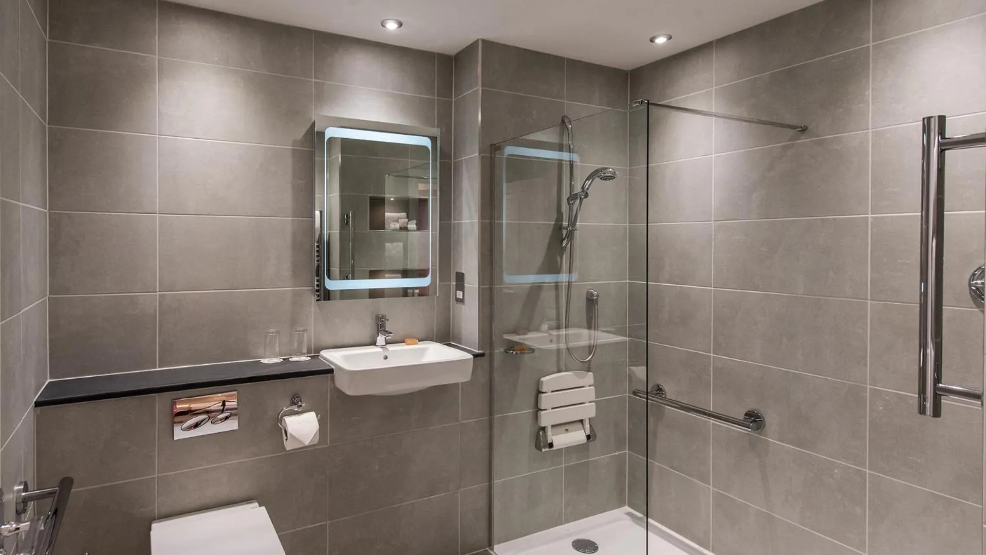 Shower in The Imperial Hotel