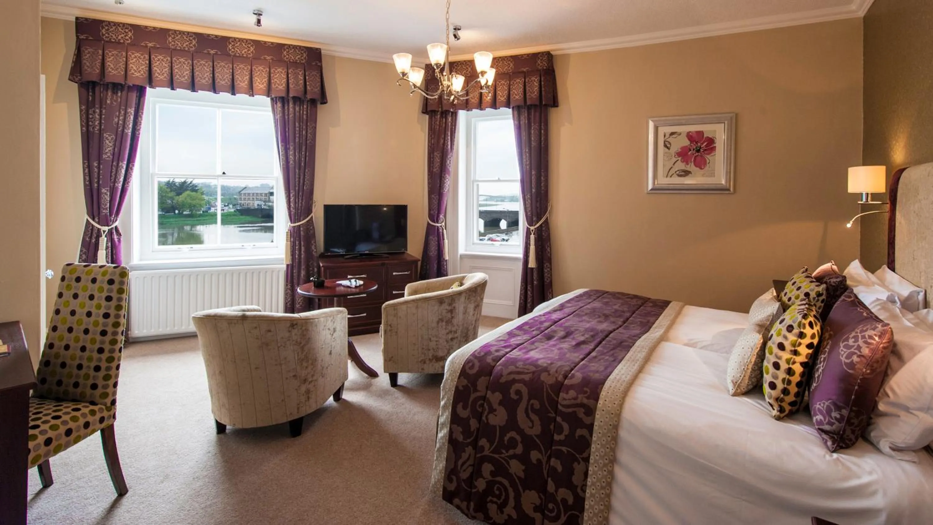 Bedroom, Bed in The Imperial Hotel