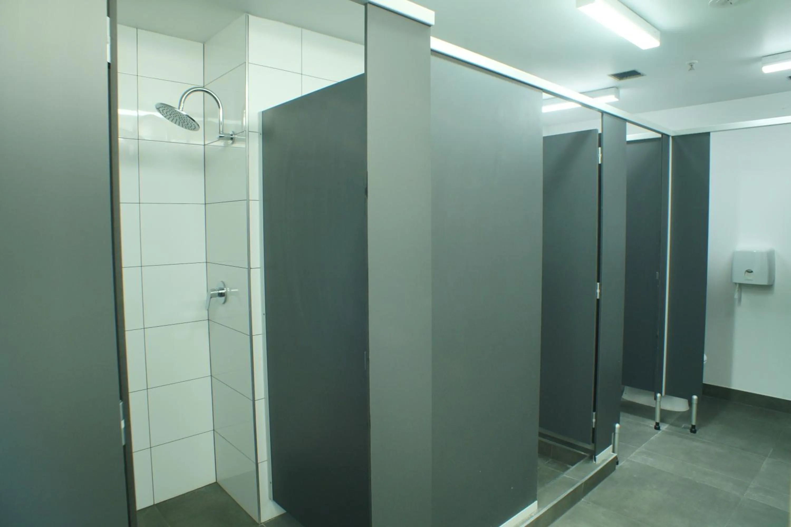 Bathroom in Melbourne City Backpackers