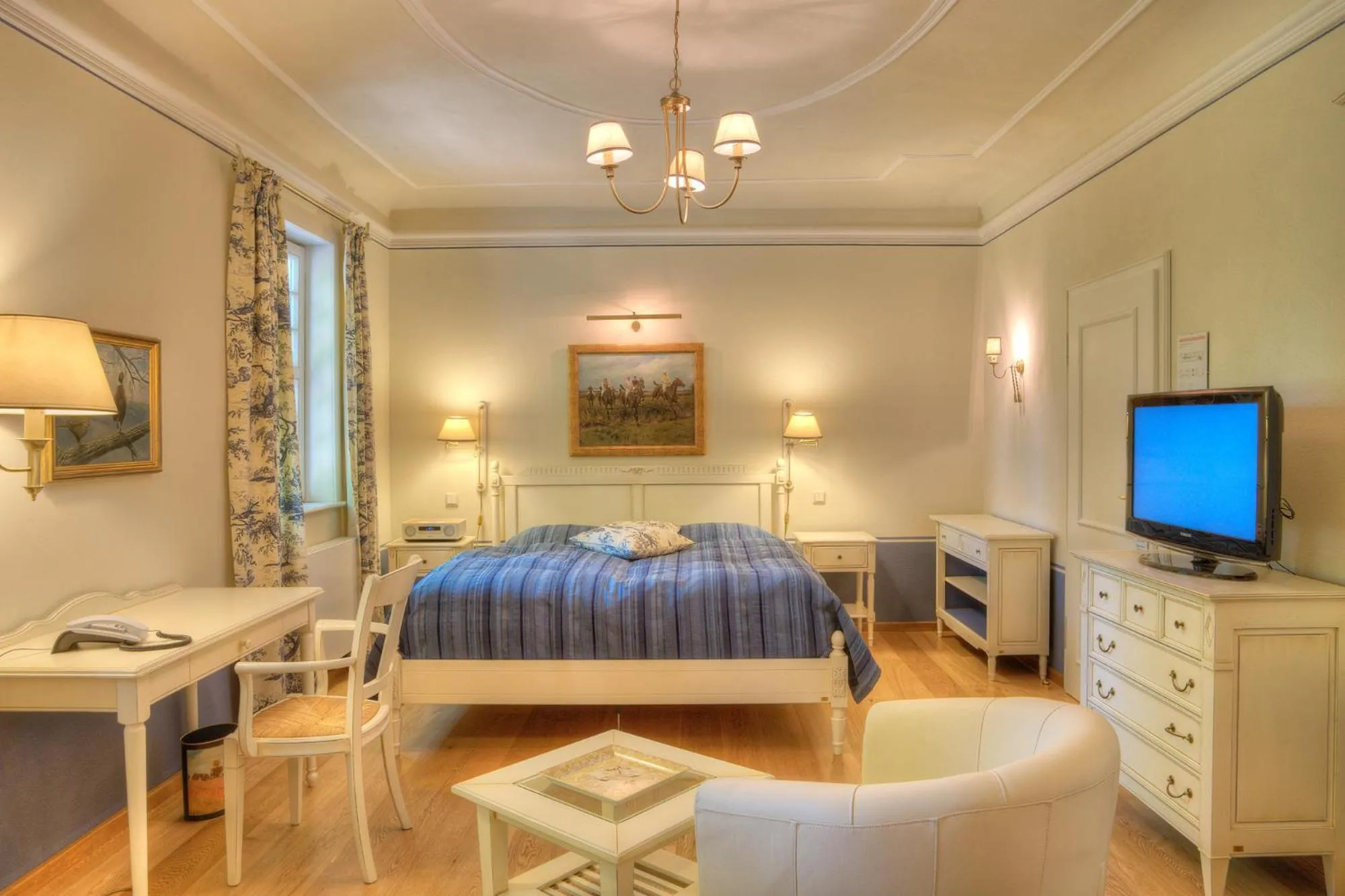 Photo of the whole room, Bed in Urlaubsresidenz Marstall und Kanzlei im Schlossensemble