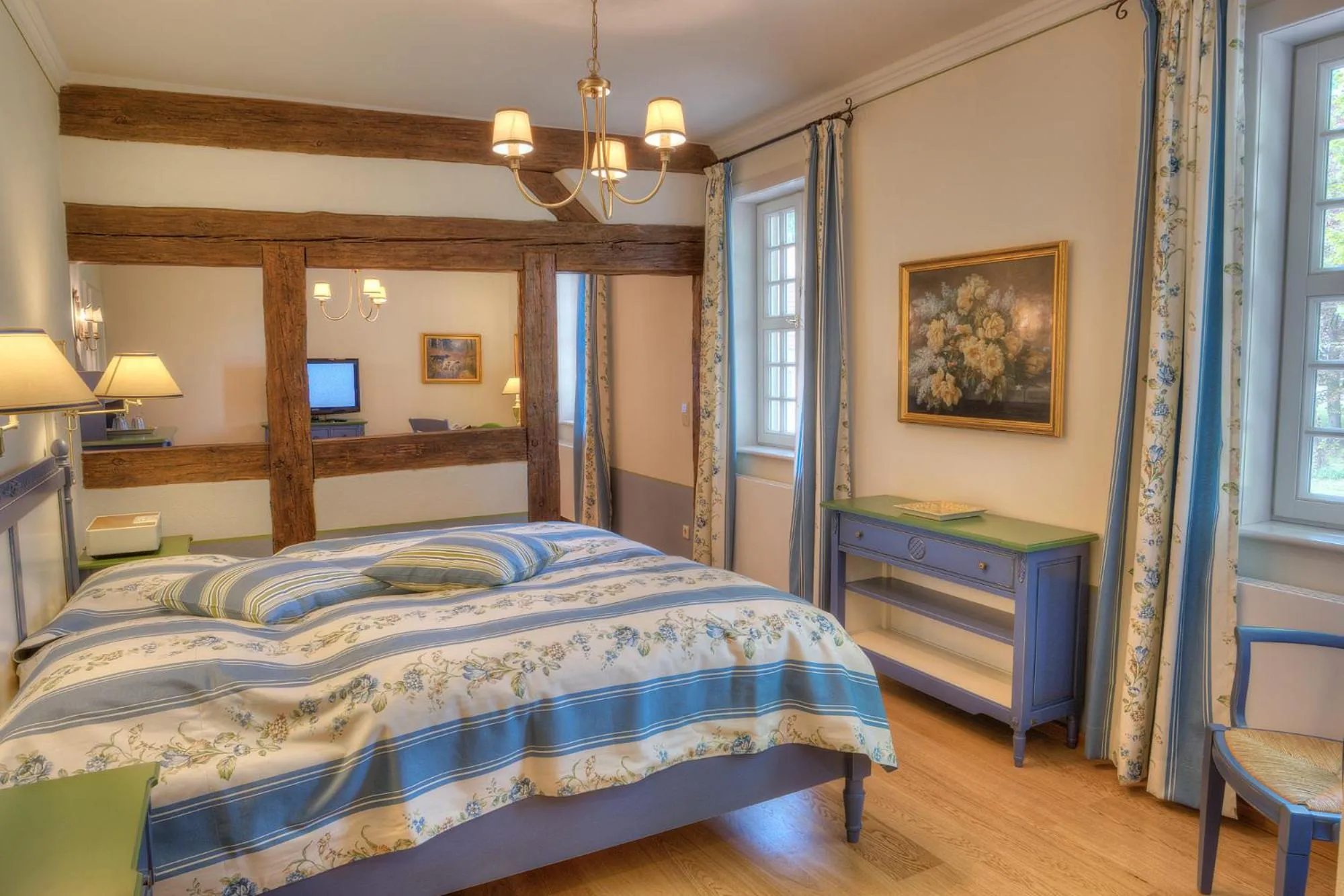 Photo of the whole room, Bed in Urlaubsresidenz Marstall und Kanzlei im Schlossensemble