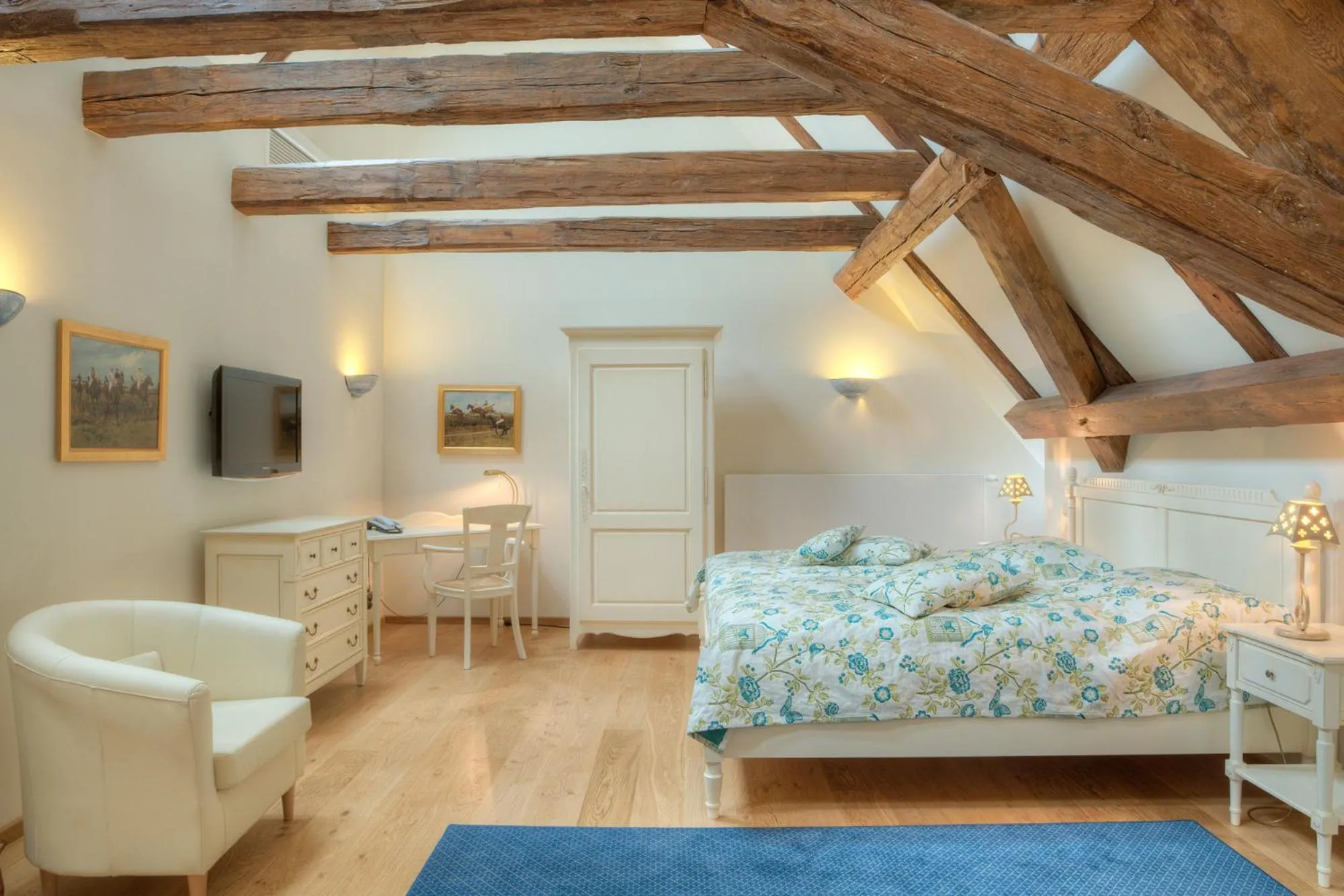 Photo of the whole room, Bed in Urlaubsresidenz Marstall und Kanzlei im Schlossensemble