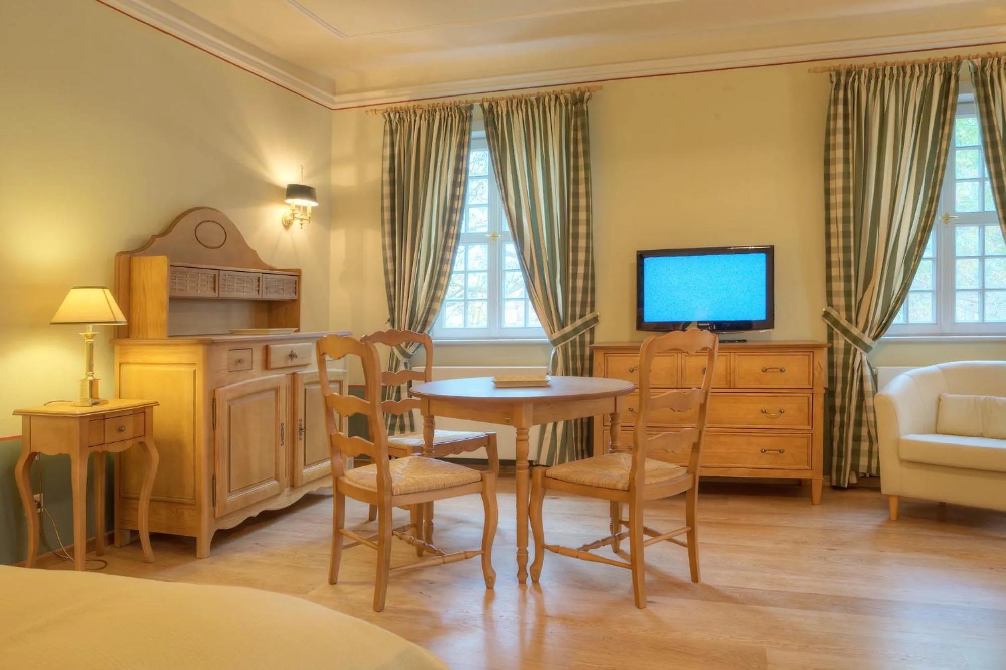 Photo of the whole room, Bed in Urlaubsresidenz Marstall und Kanzlei im Schlossensemble