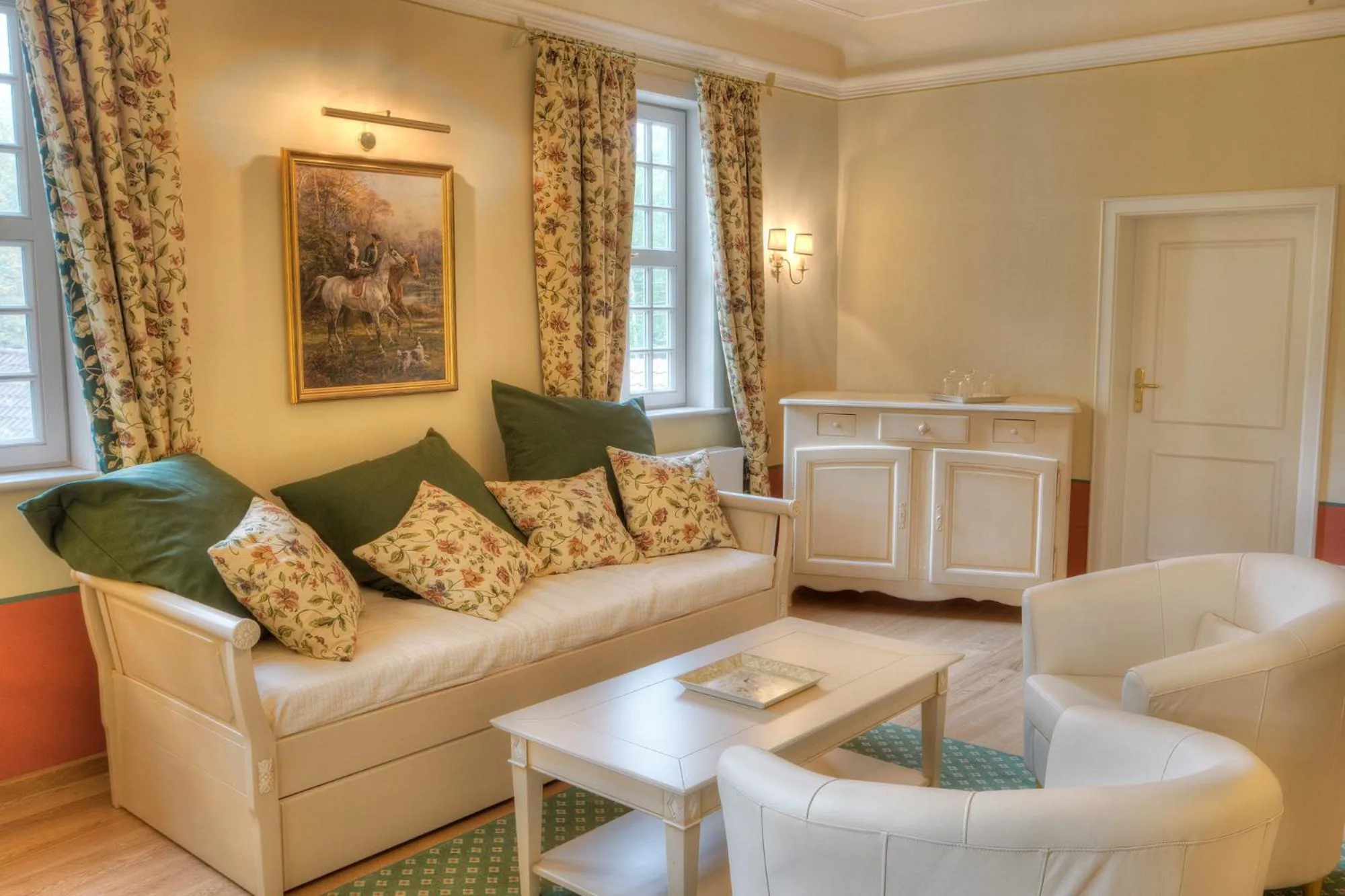 Text overlay in Urlaubsresidenz Marstall und Kanzlei im Schlossensemble