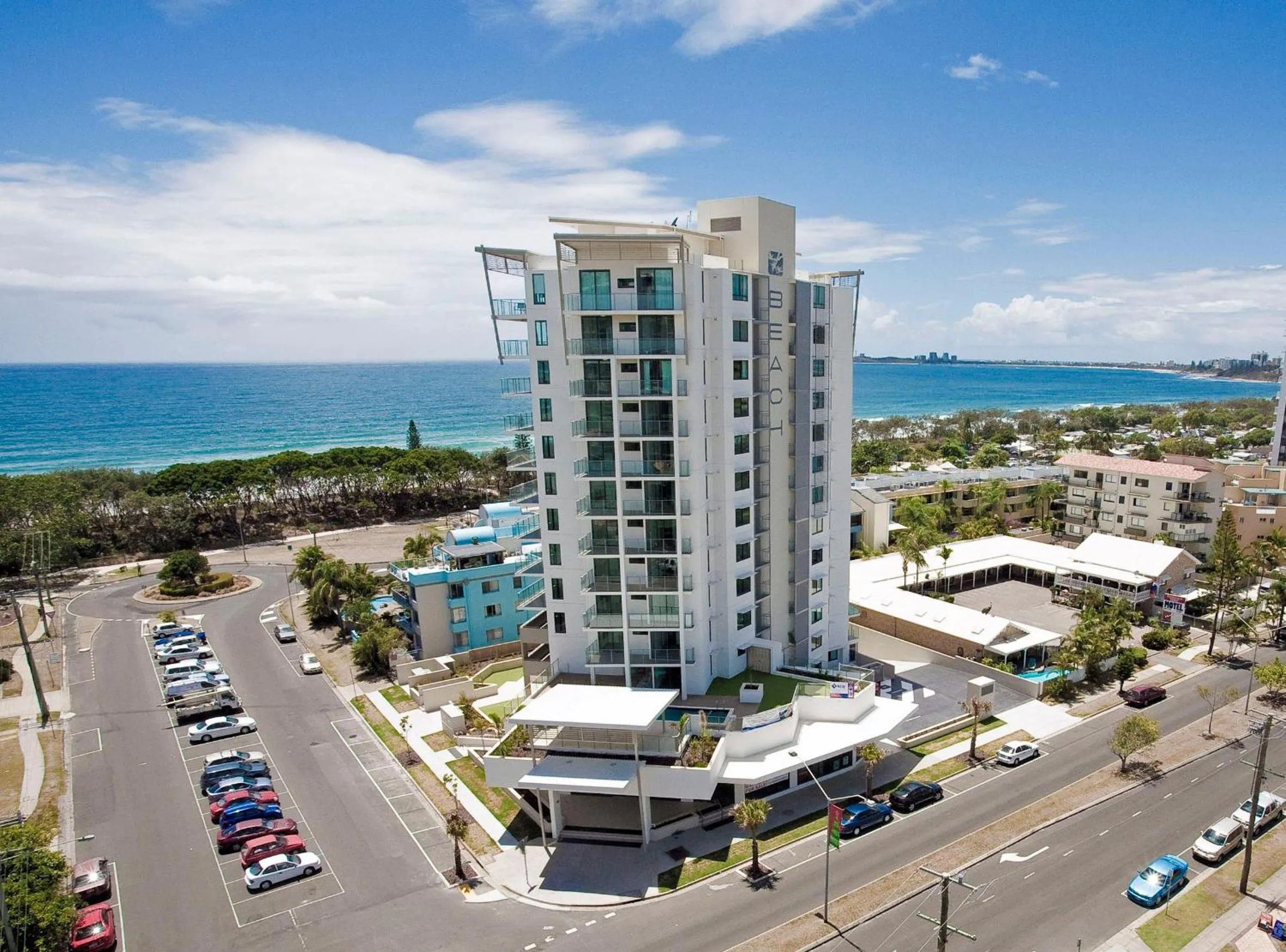 Property building in Beach on Sixth