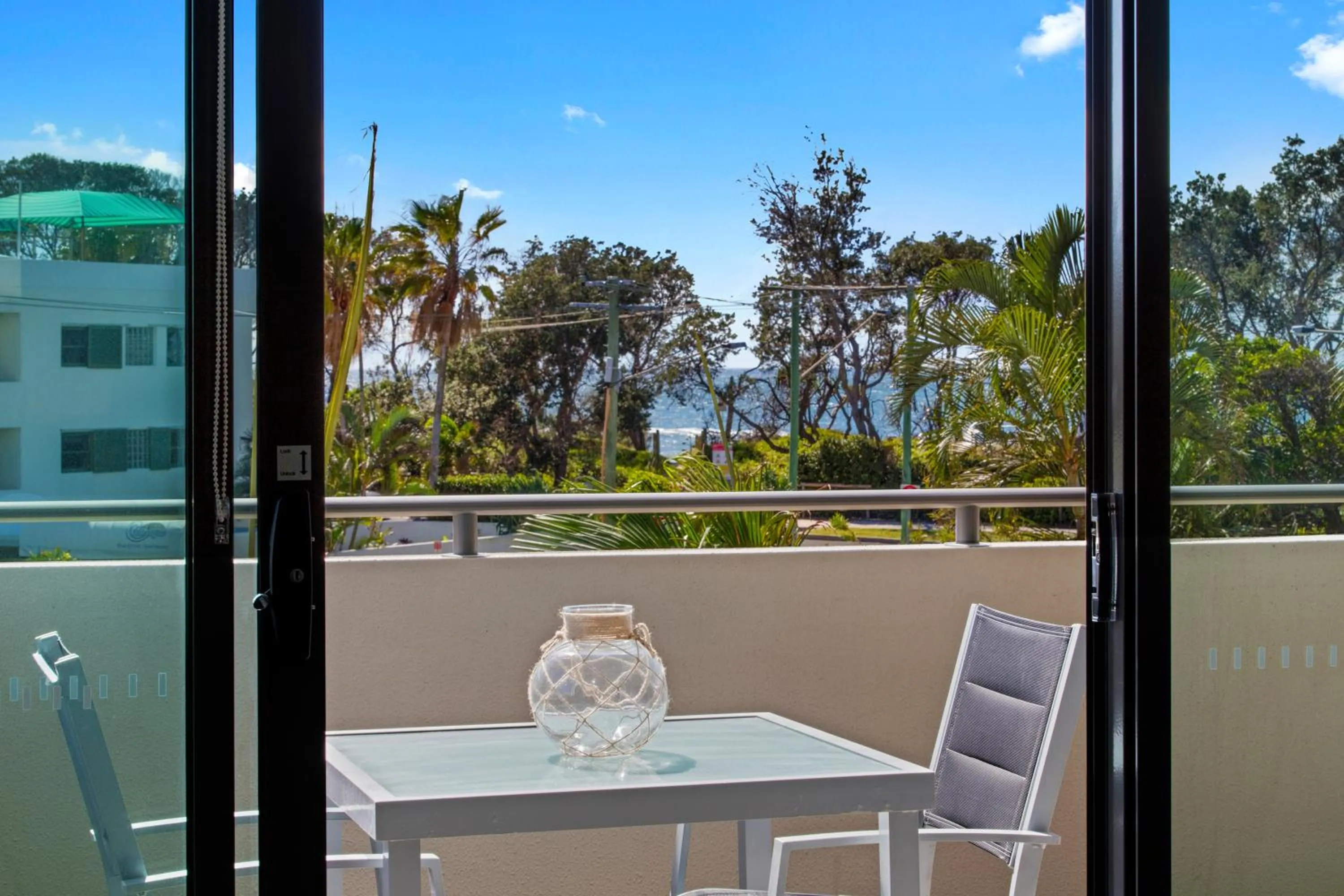 Day in Beach on Sixth