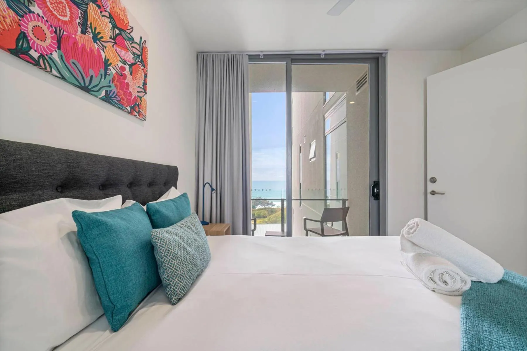 Bedroom, Bed in Beach on Sixth