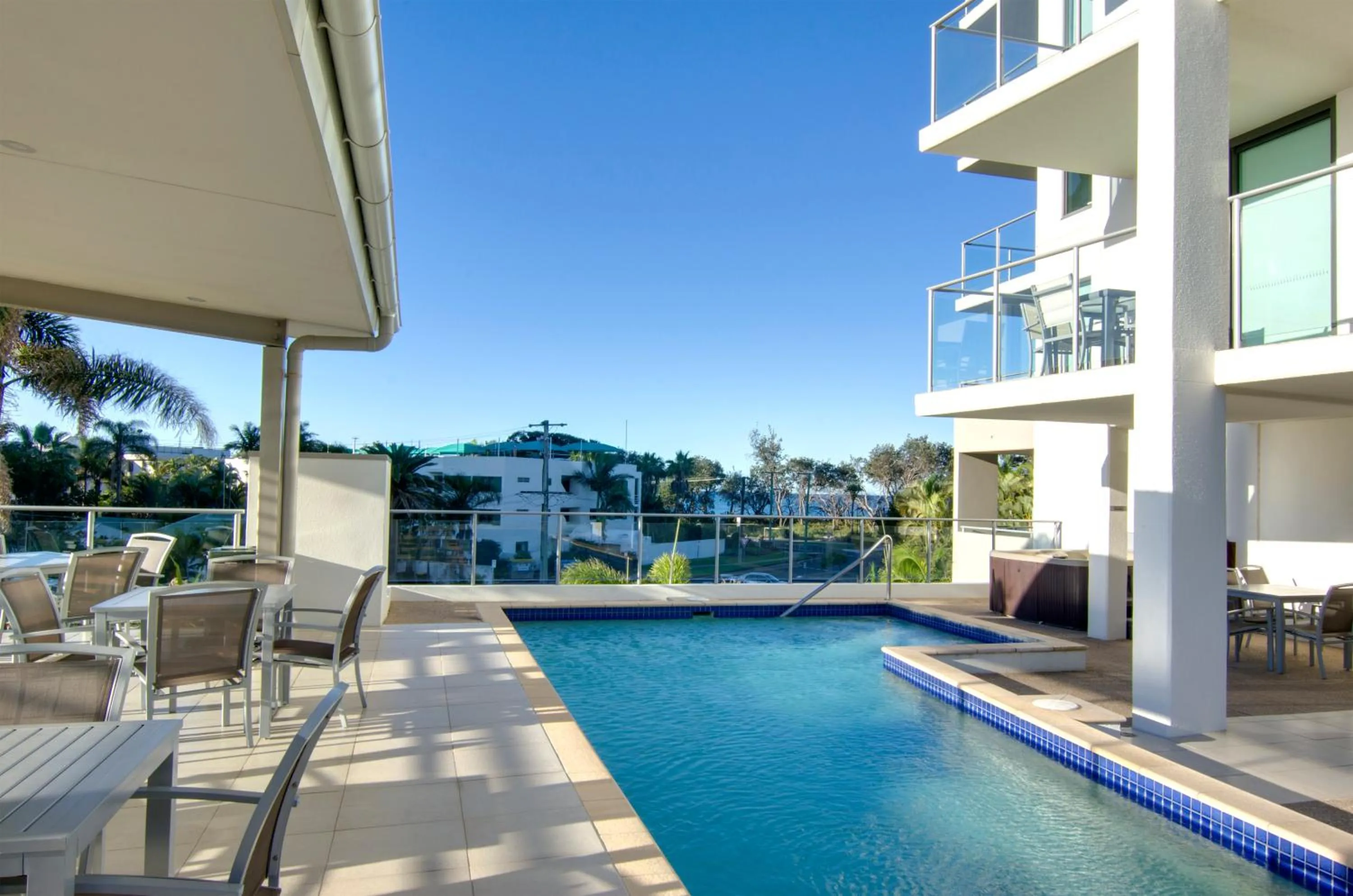 Swimming pool in Beach on Sixth