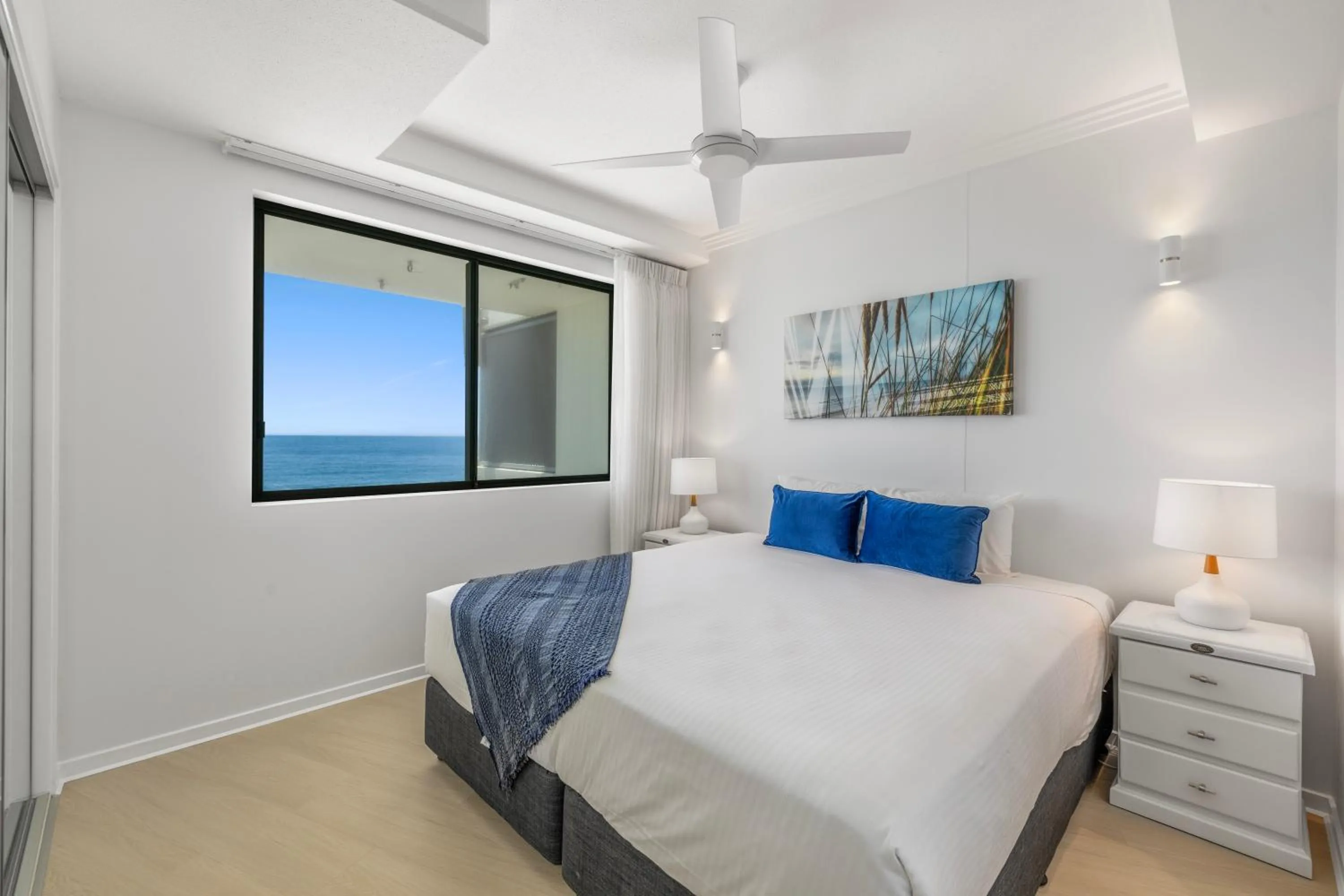 Bedroom, Bed in Beach on Sixth