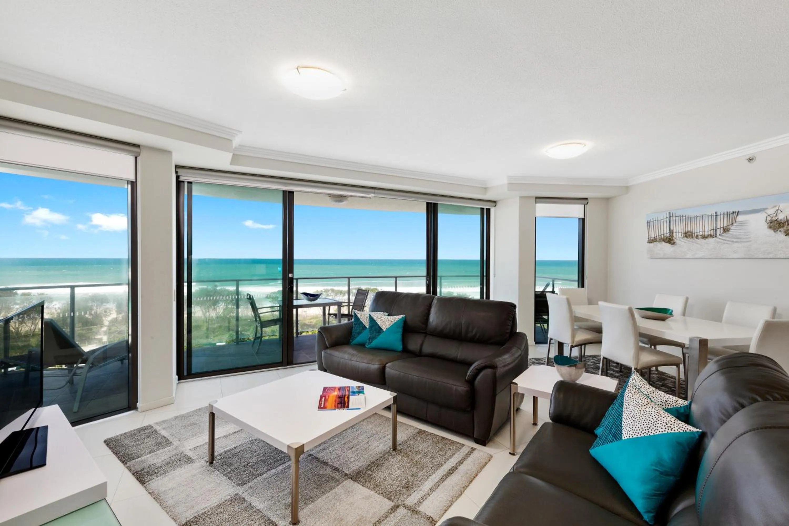 Photo of the whole room in Beach on Sixth