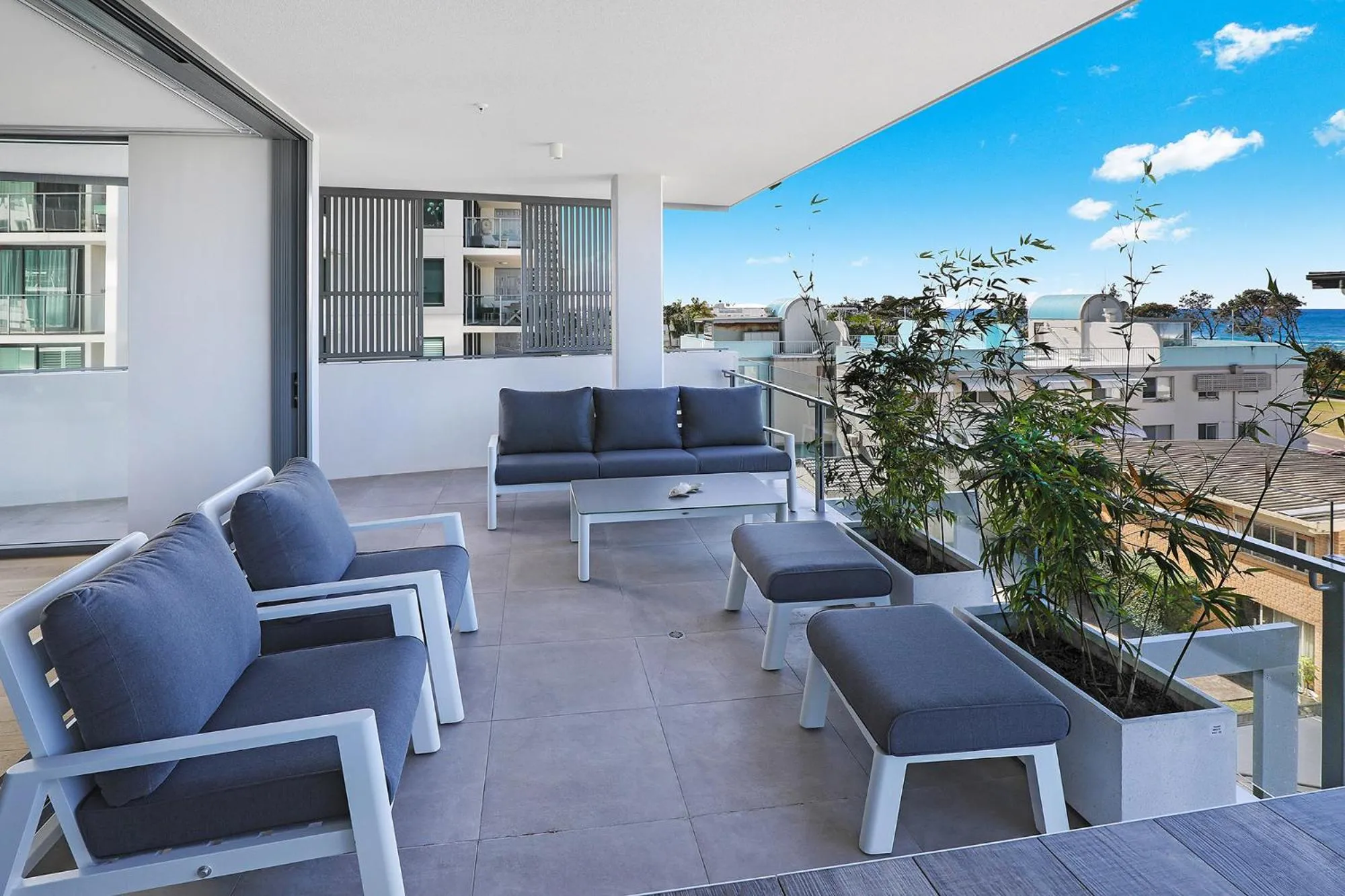 Patio in Beach on Sixth