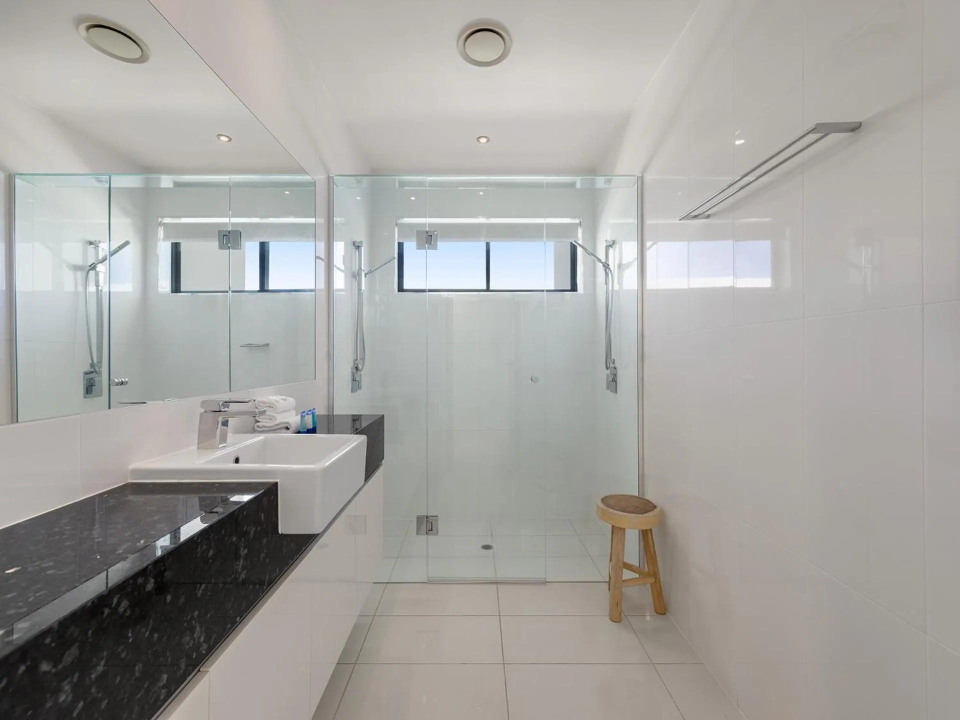 Shower in Beach on Sixth