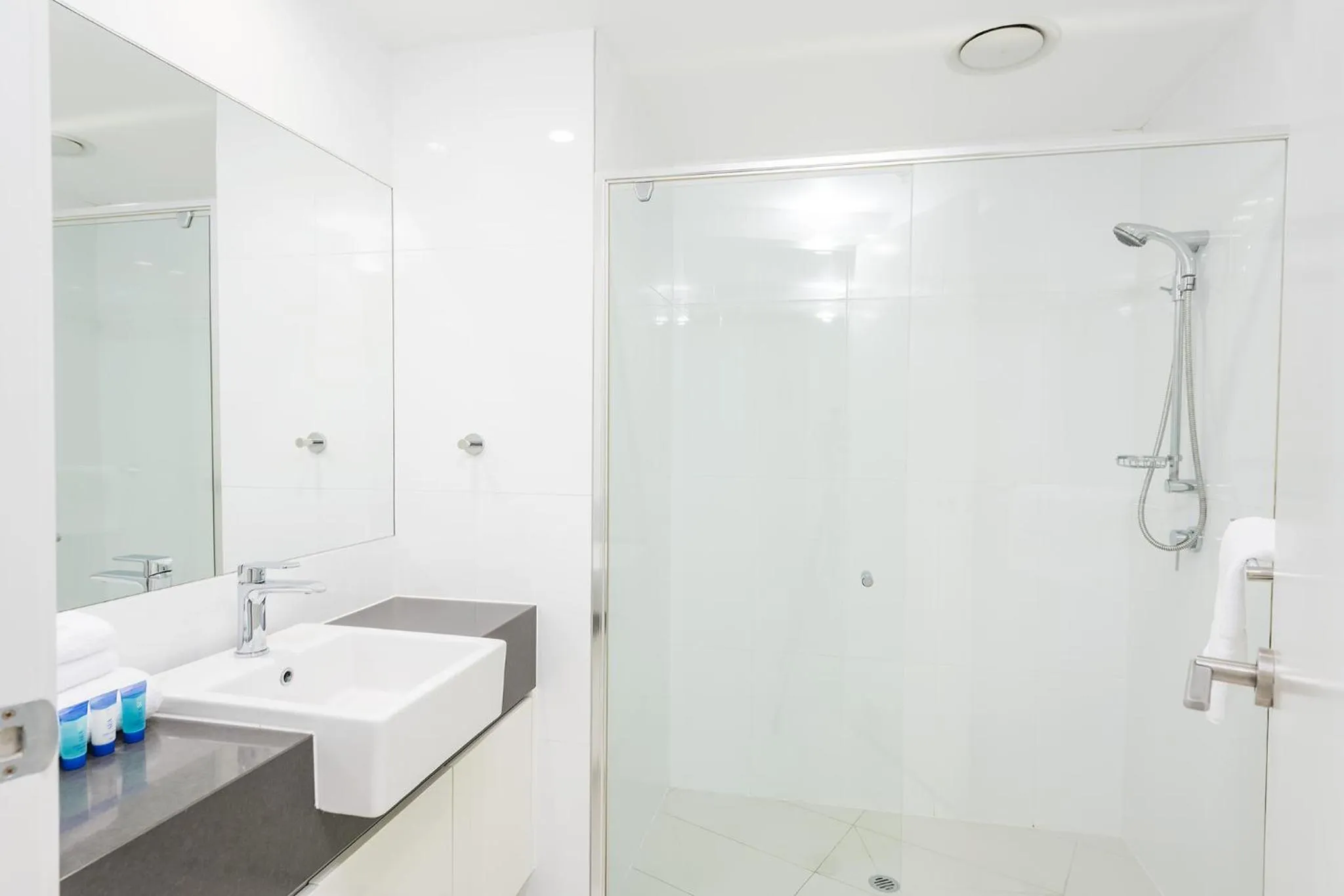 Shower in Beach on Sixth