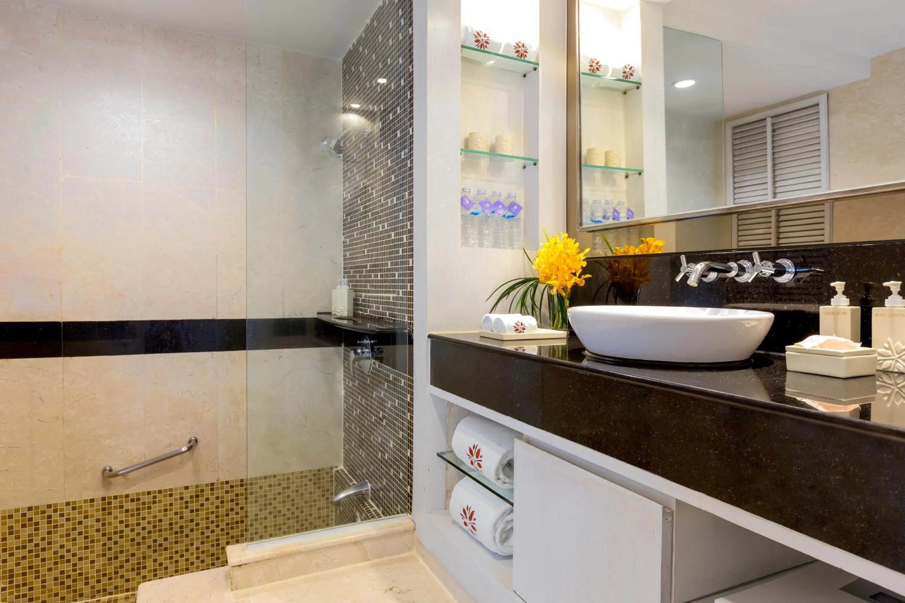 Toilet in Angsana Laguna Phuket