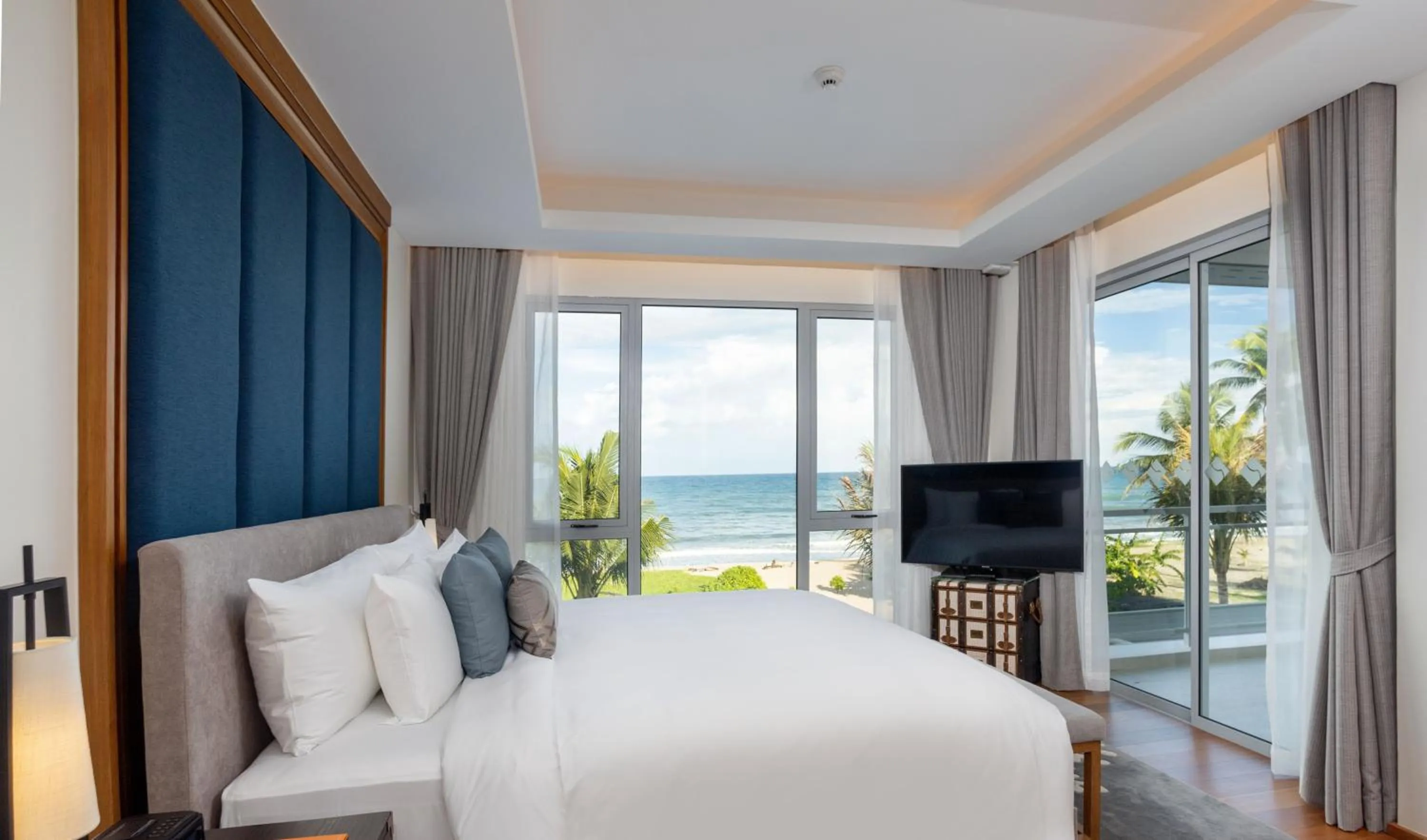 View (from property/room), Bed in Angsana Laguna Phuket