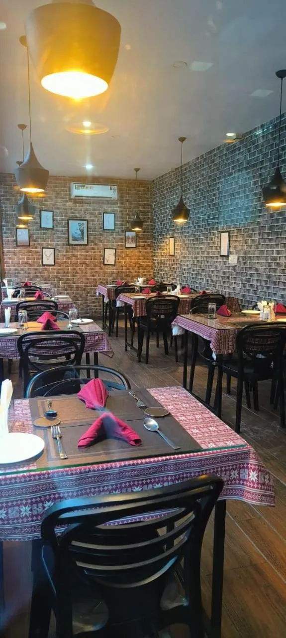 Restaurant/places to eat in Yaksha Holiday Home