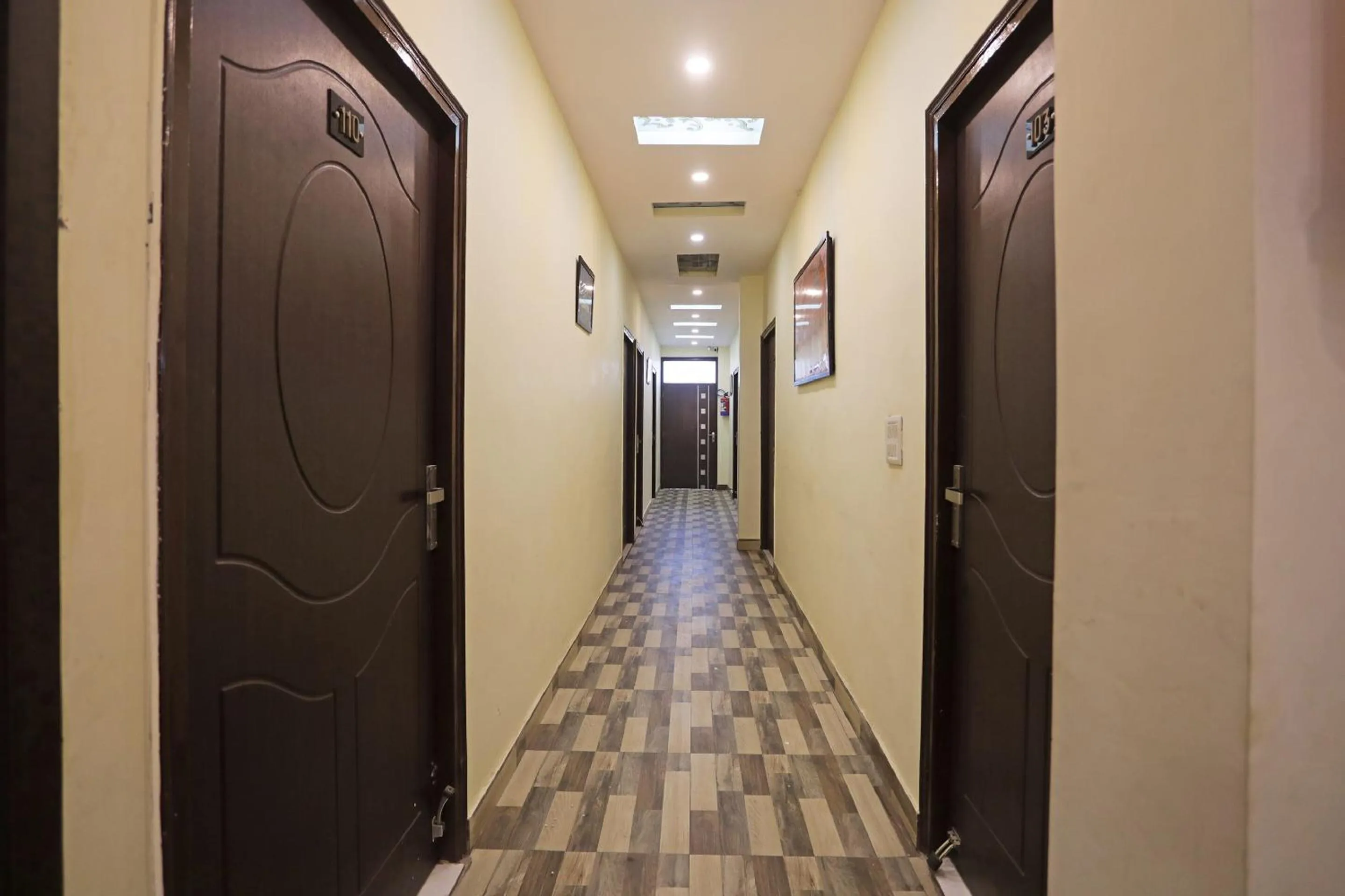 Super Hotel O Raj Palace