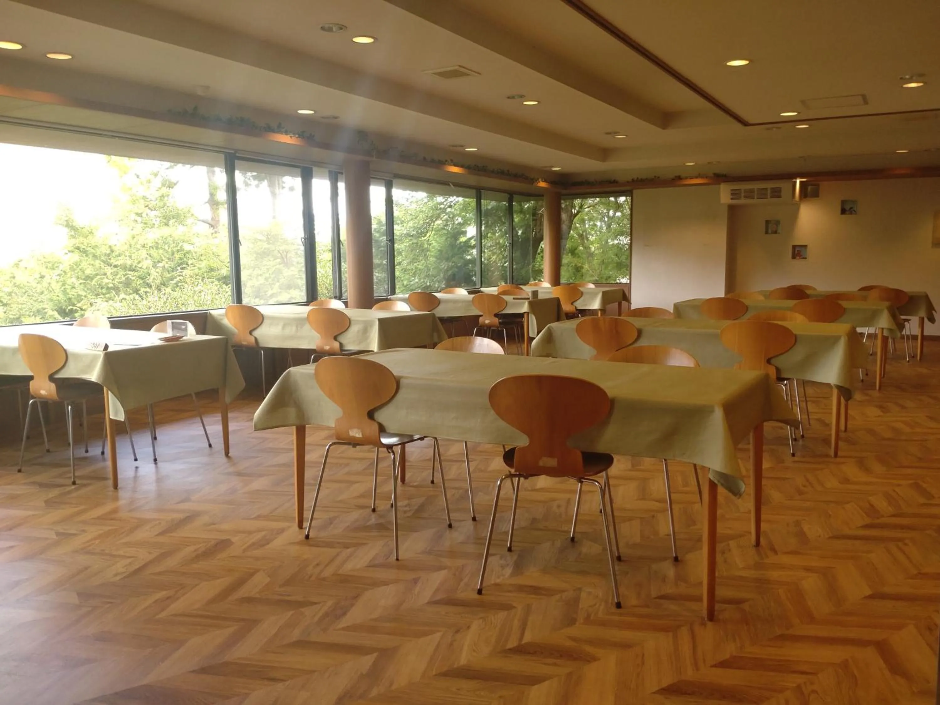 Restaurant/places to eat in Lalaca